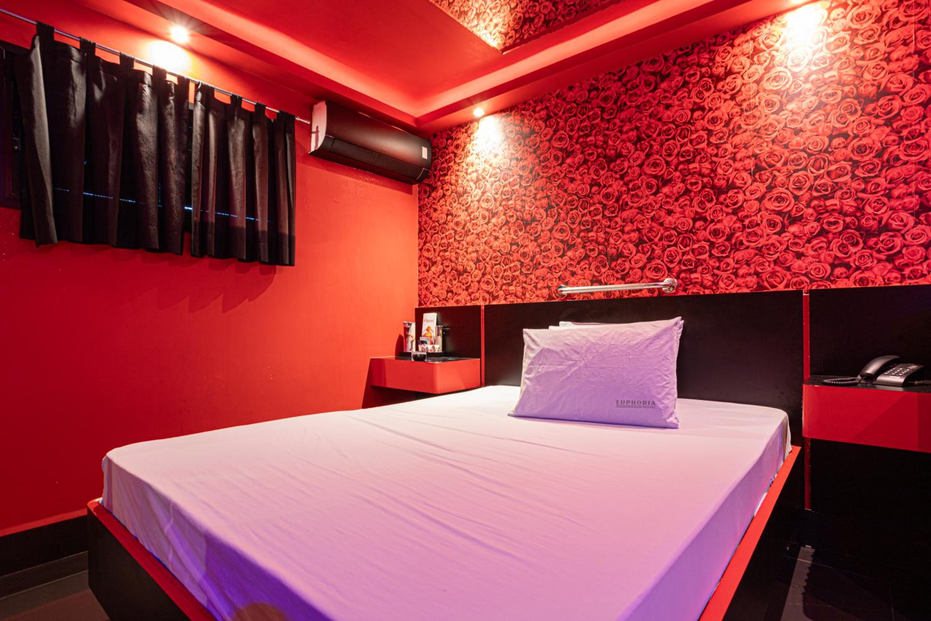 EUPHORIA MOTEL