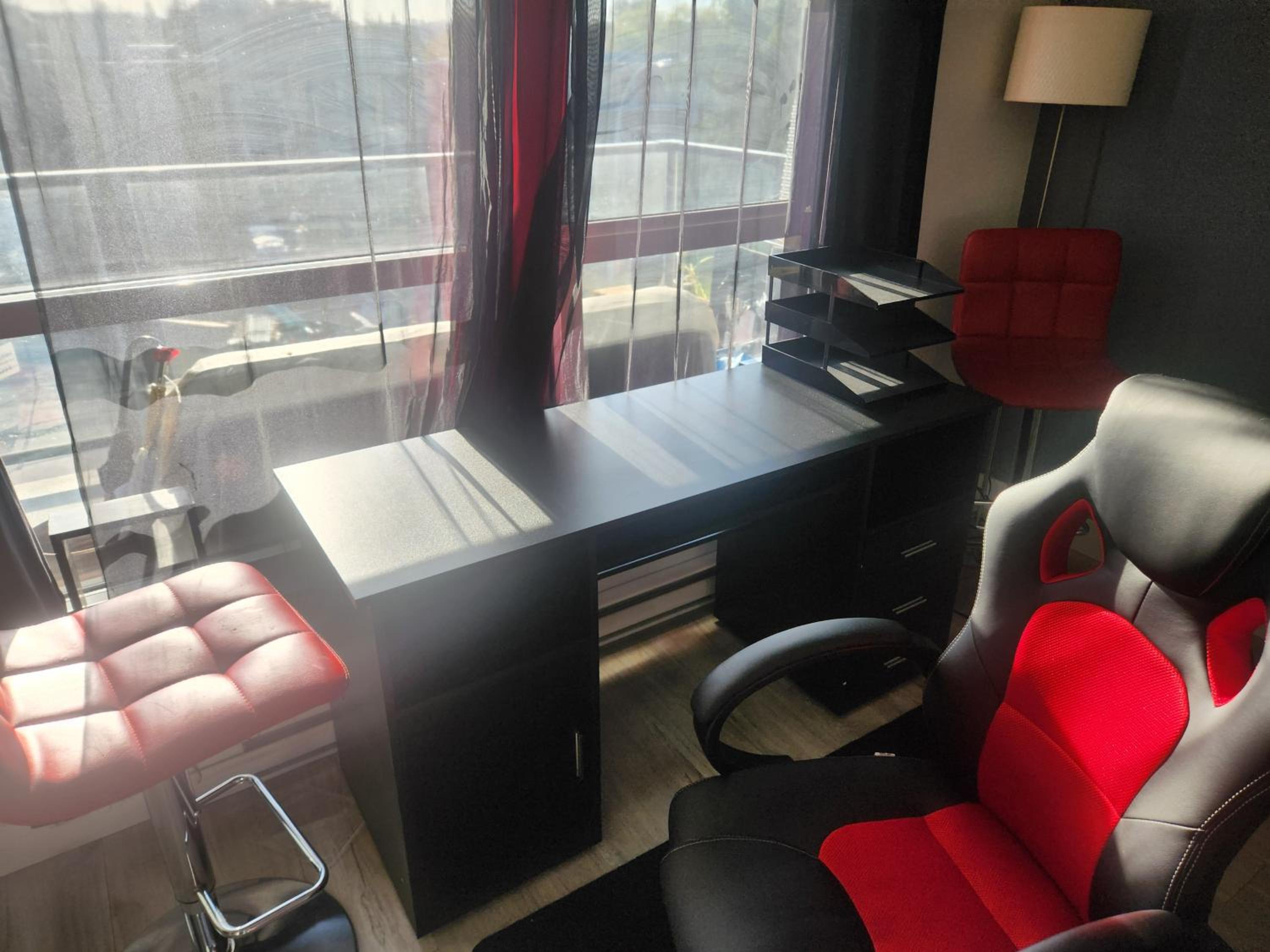 1 Bbdrm ENTIRE APARTMENT IN LANGLEY