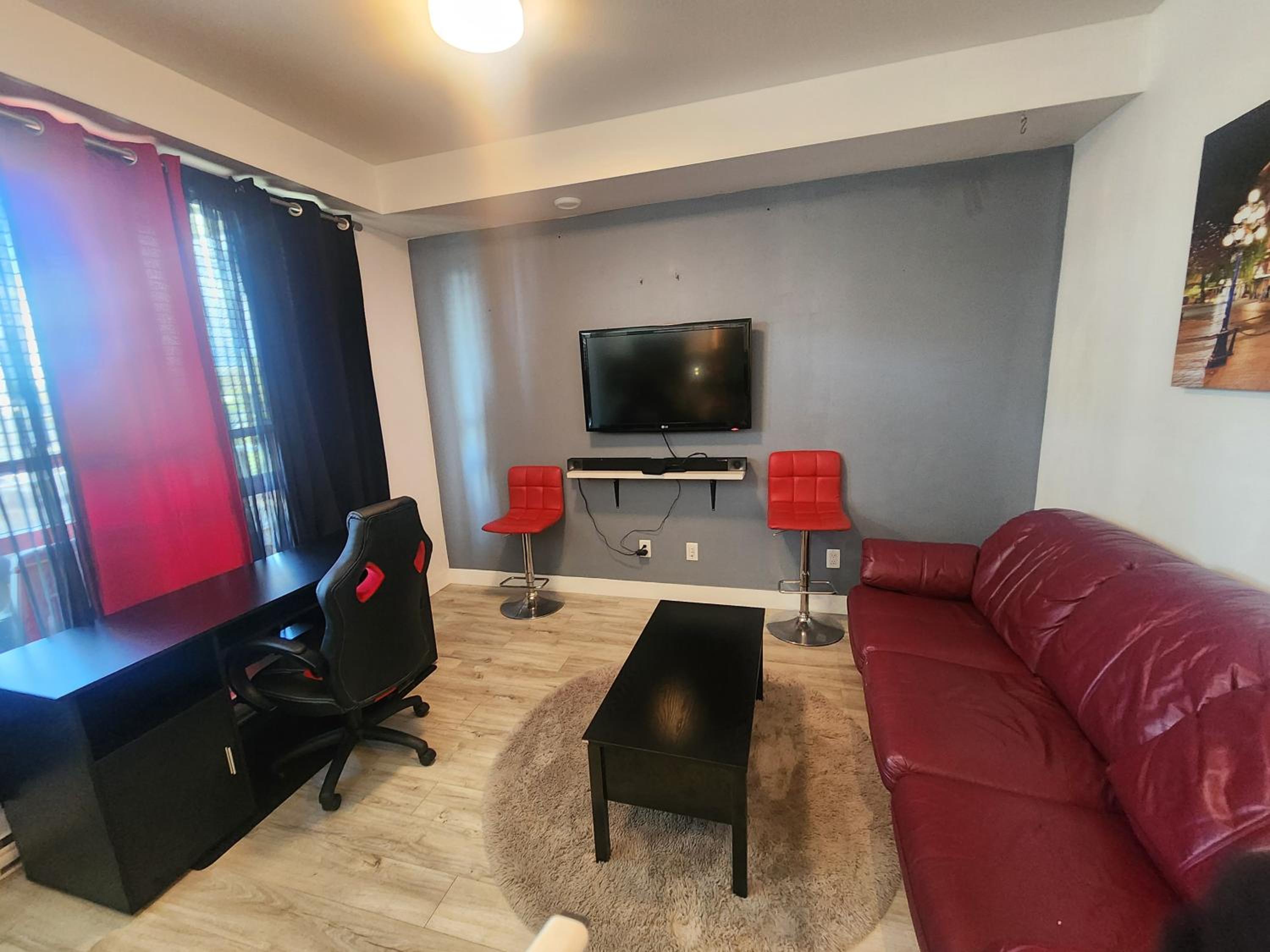 1 Bbdrm ENTIRE APARTMENT IN LANGLEY