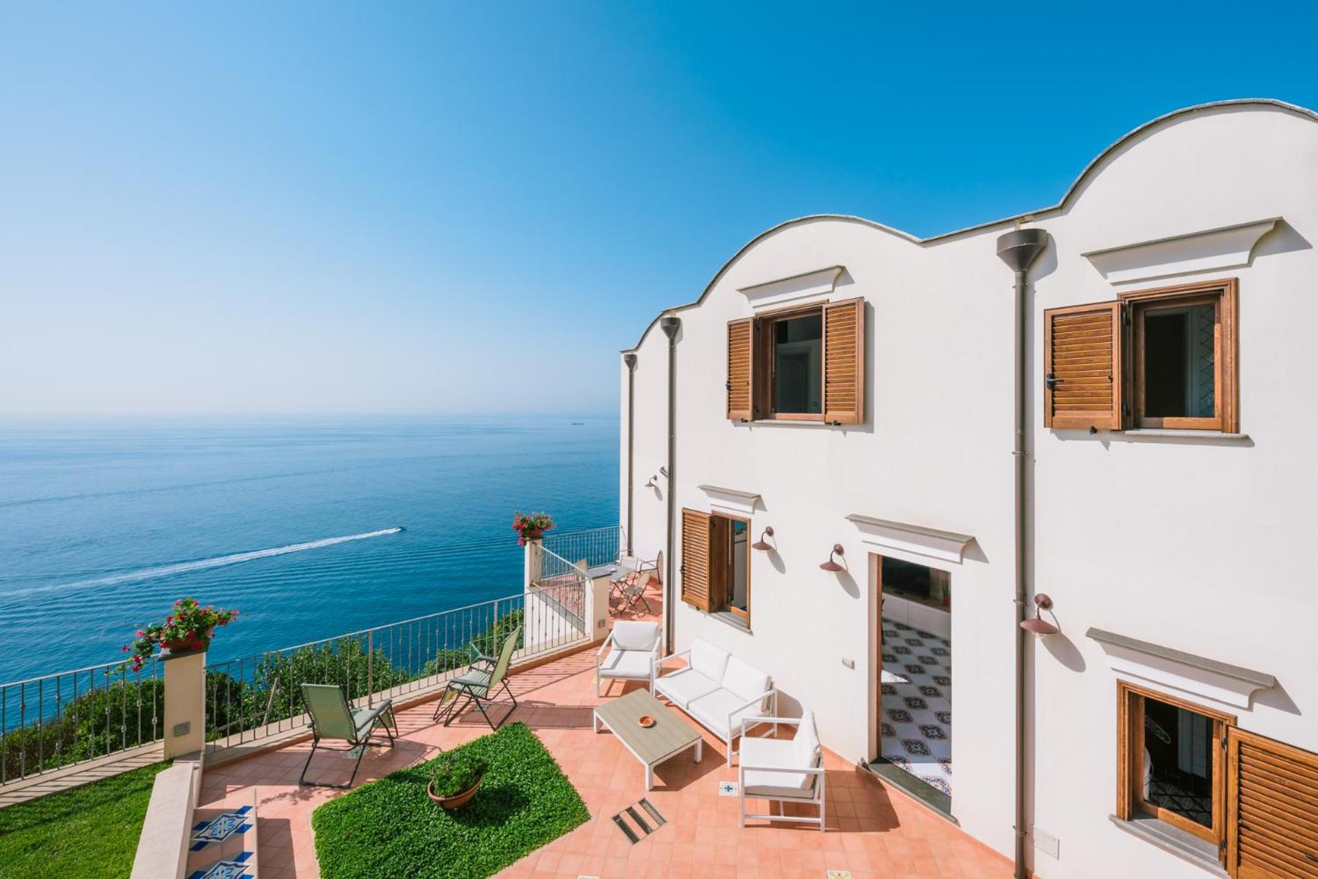 aLone Amalfi photo 2