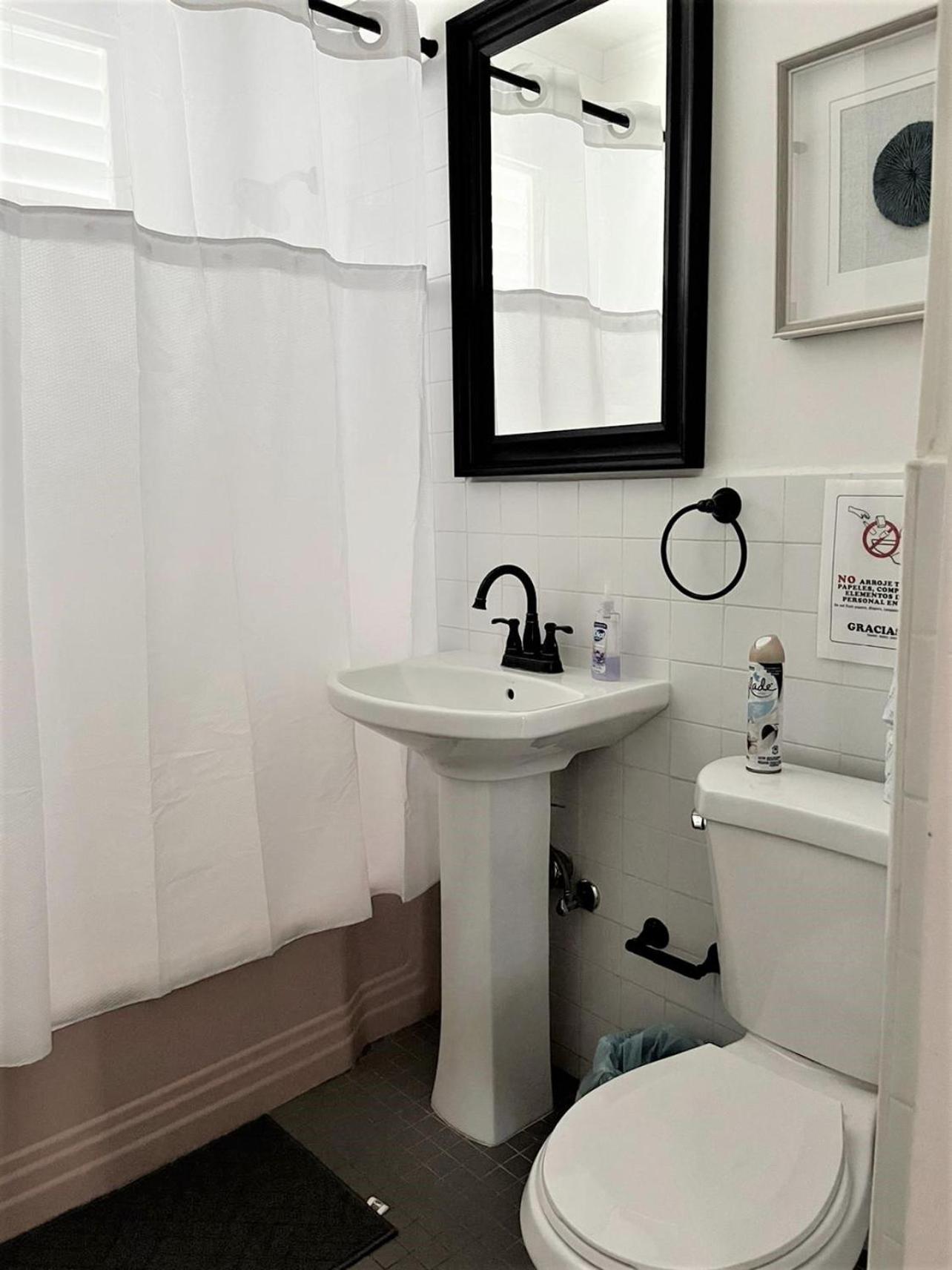 8BR 7 BA Sleeps 16 Wifi Walk to Beach view 5