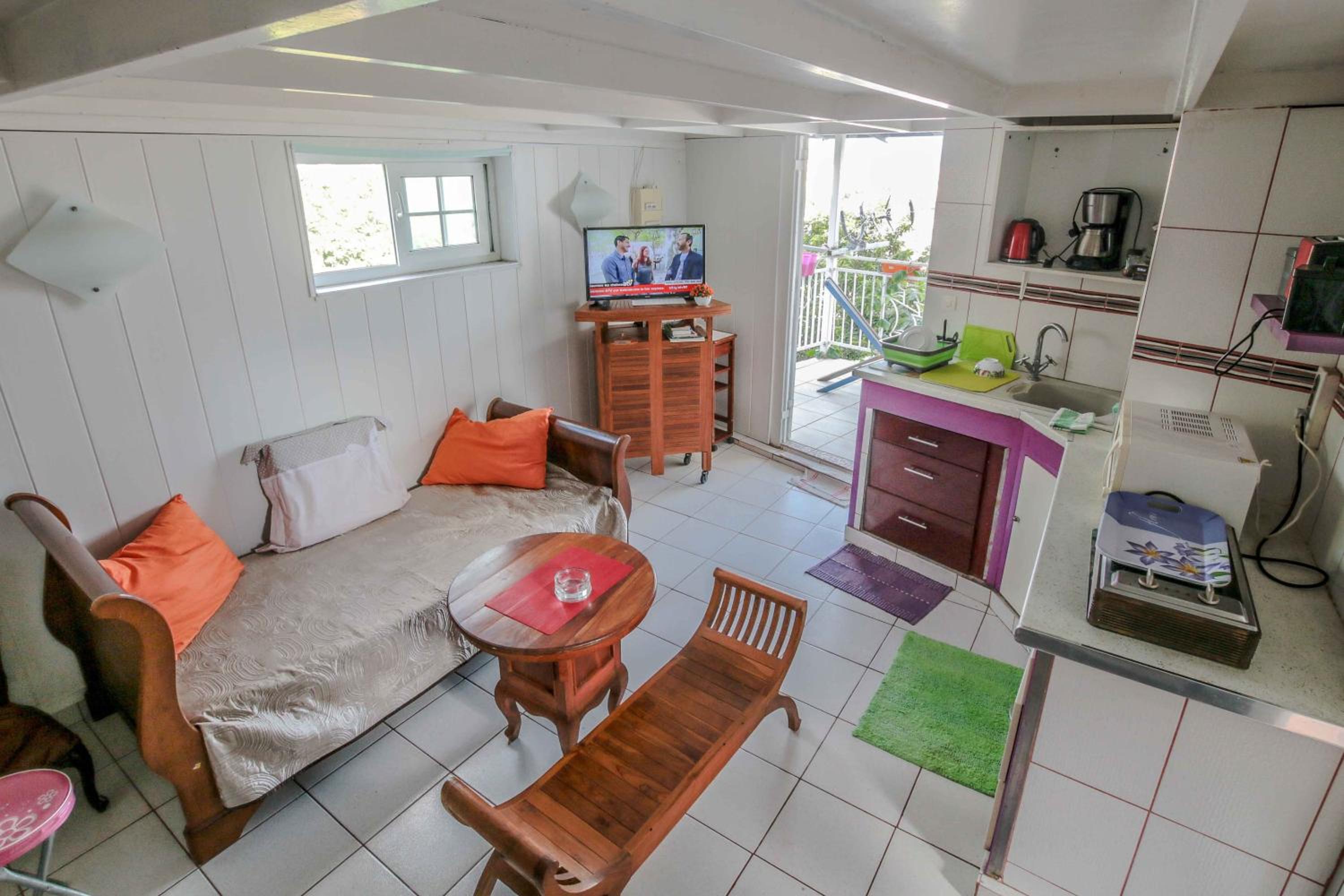 Appartement duplex à Fort-de-France avec vue sur la mer - 40 m² view 2