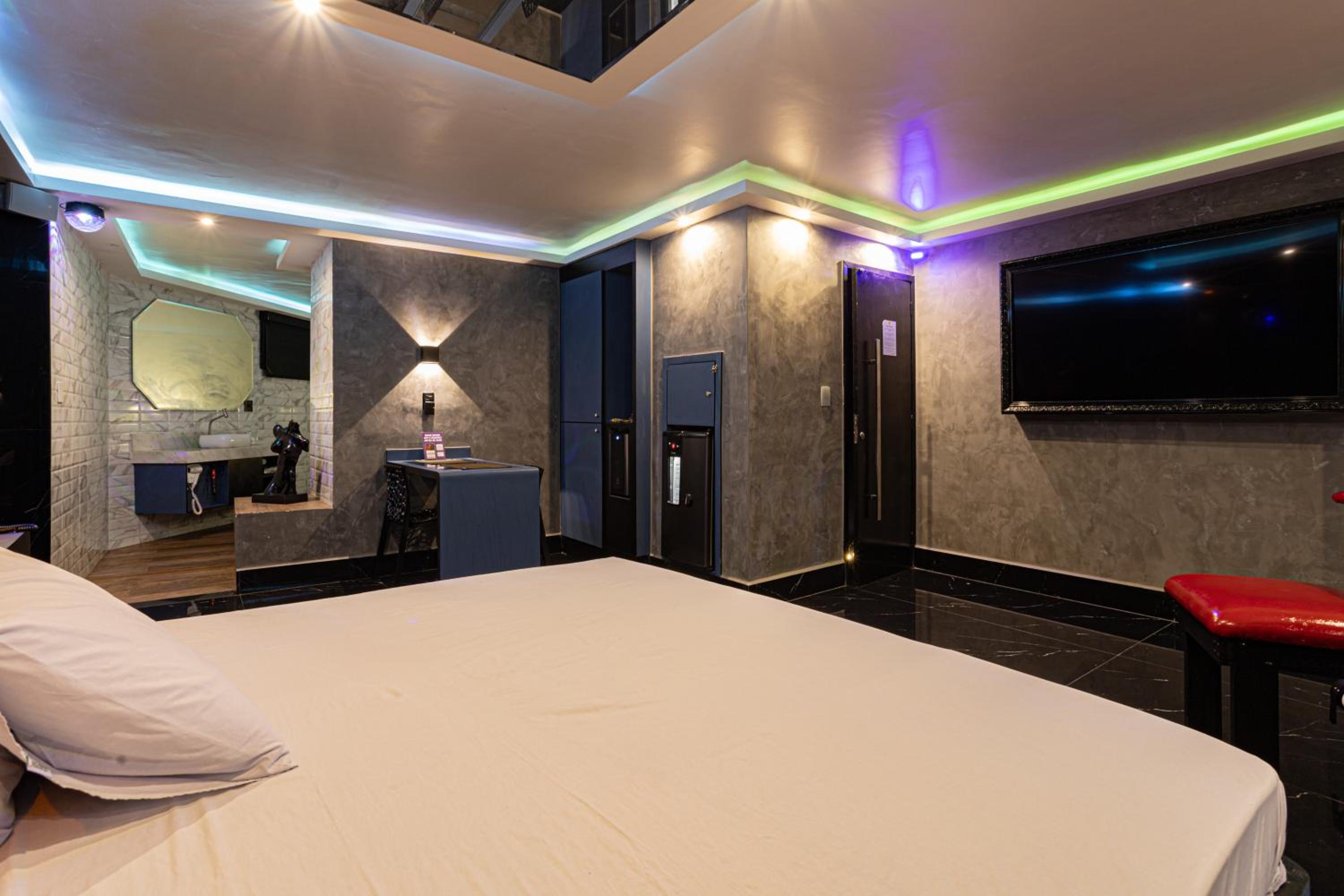 EUPHORIA MOTEL