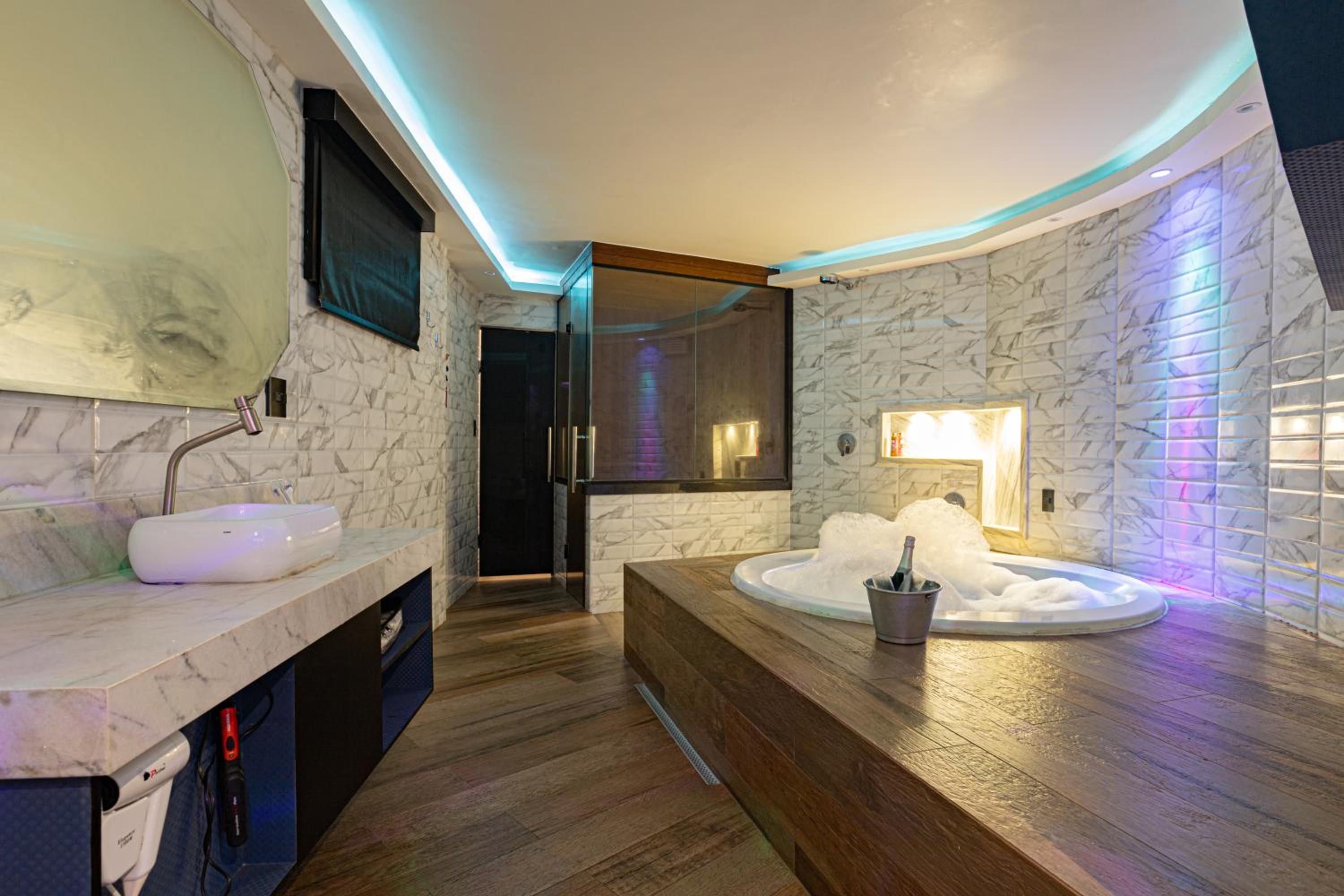 EUPHORIA MOTEL