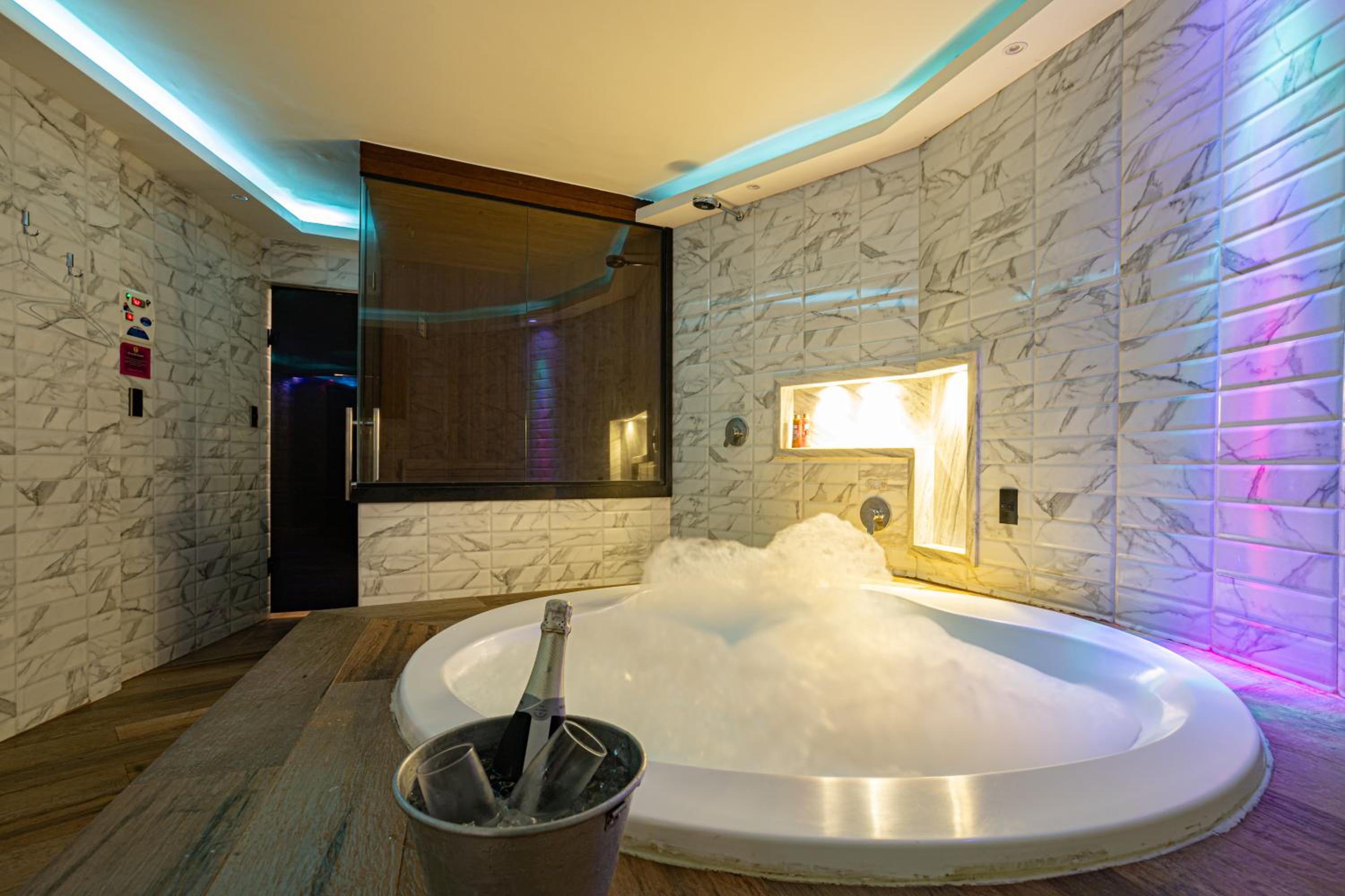 EUPHORIA MOTEL