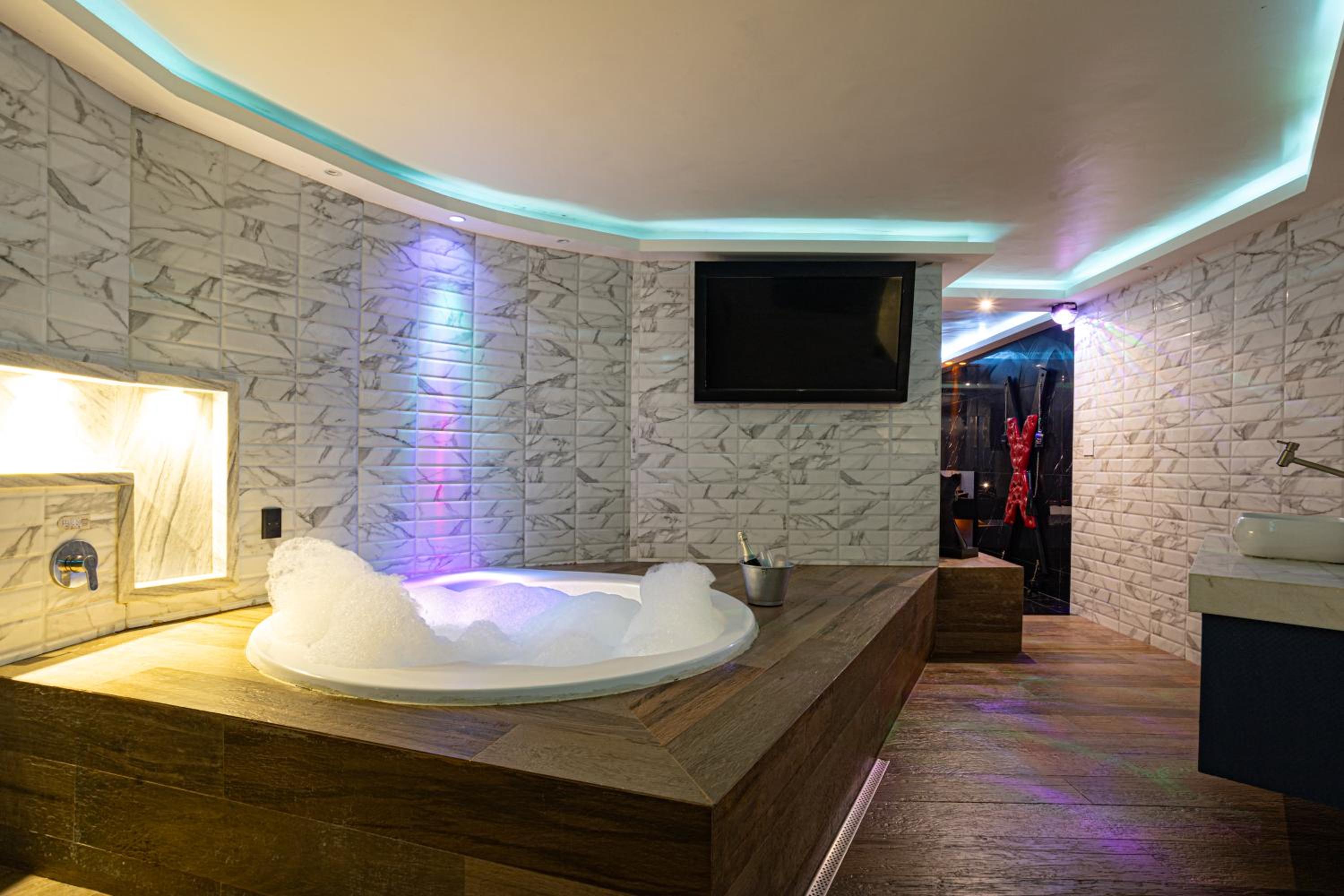 EUPHORIA MOTEL