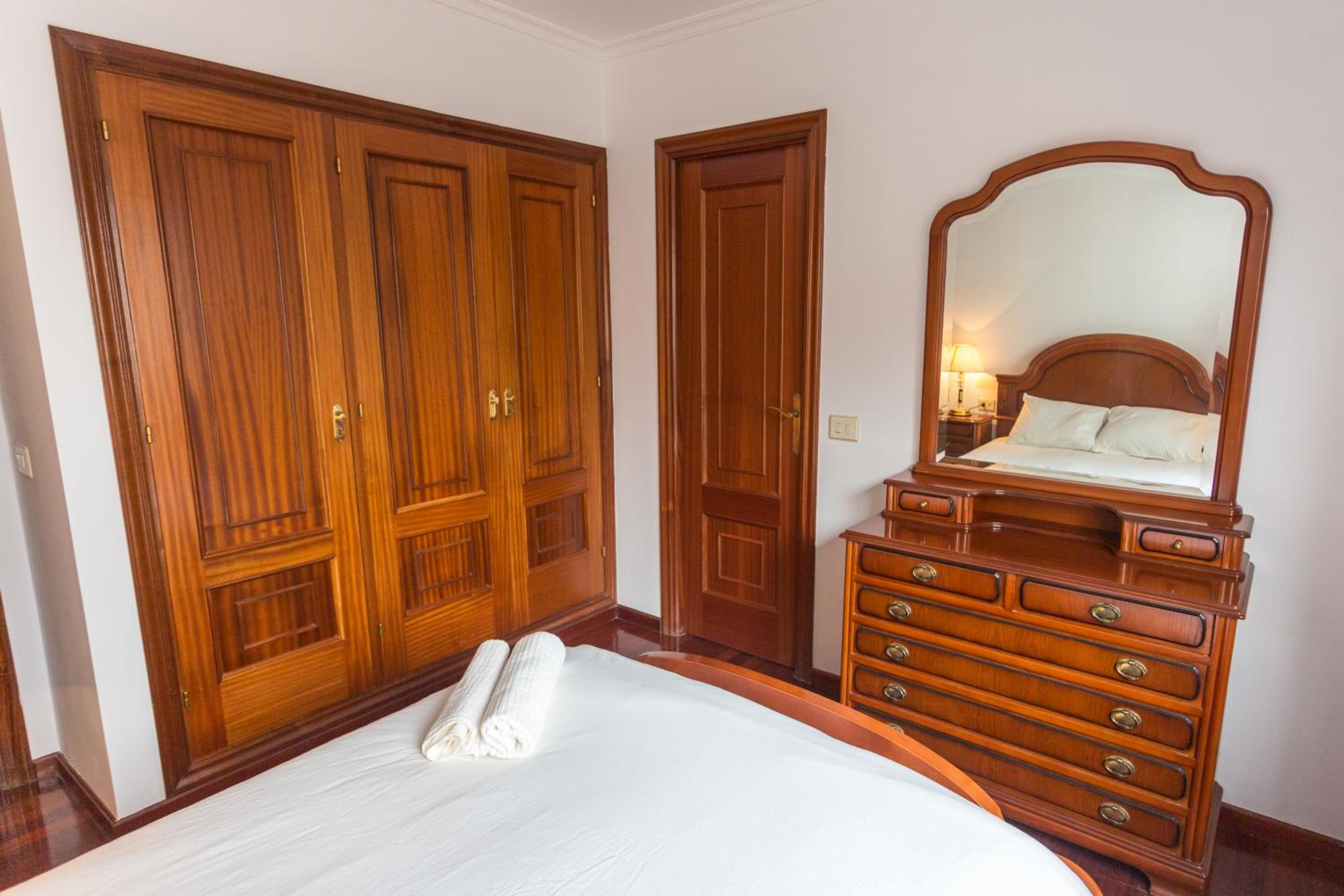 Disfruta de Melide en este amplio apartamento - Property Image 1