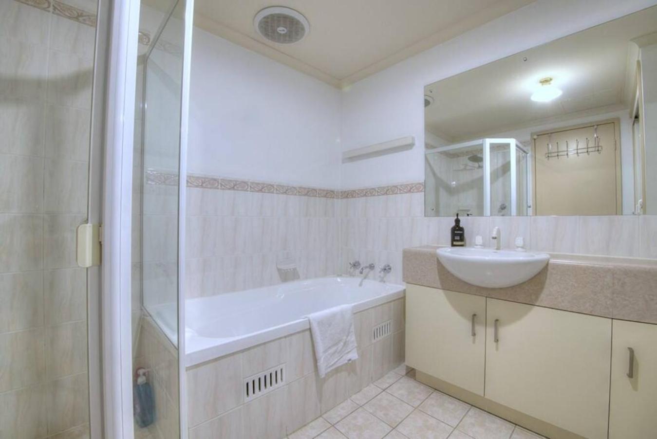 Big apartment Free wifi Gated parking Aircon