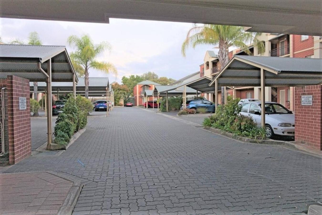 Big apartment Free wifi Gated parking Aircon