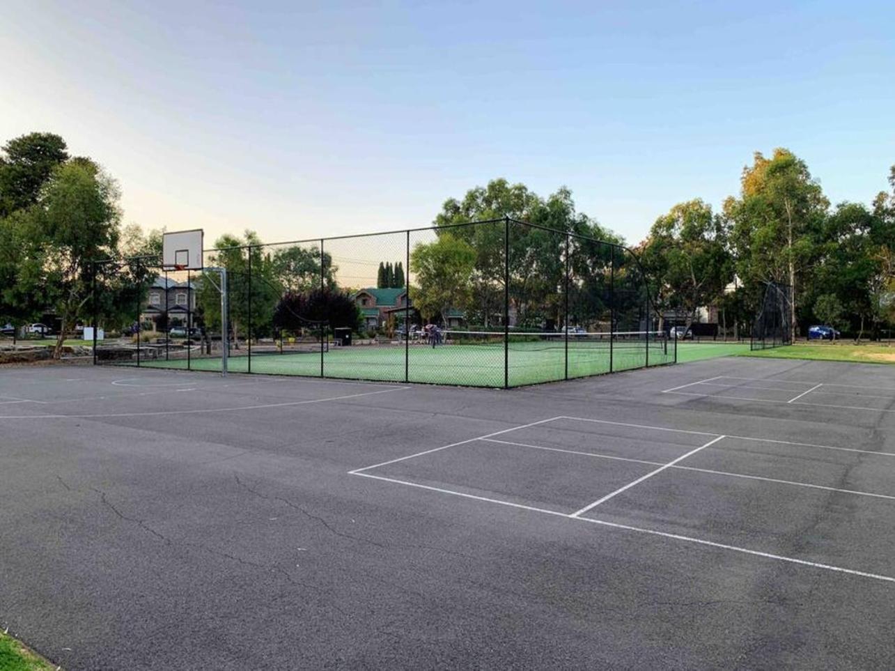 Big apartment Free wifi Gated parking Aircon