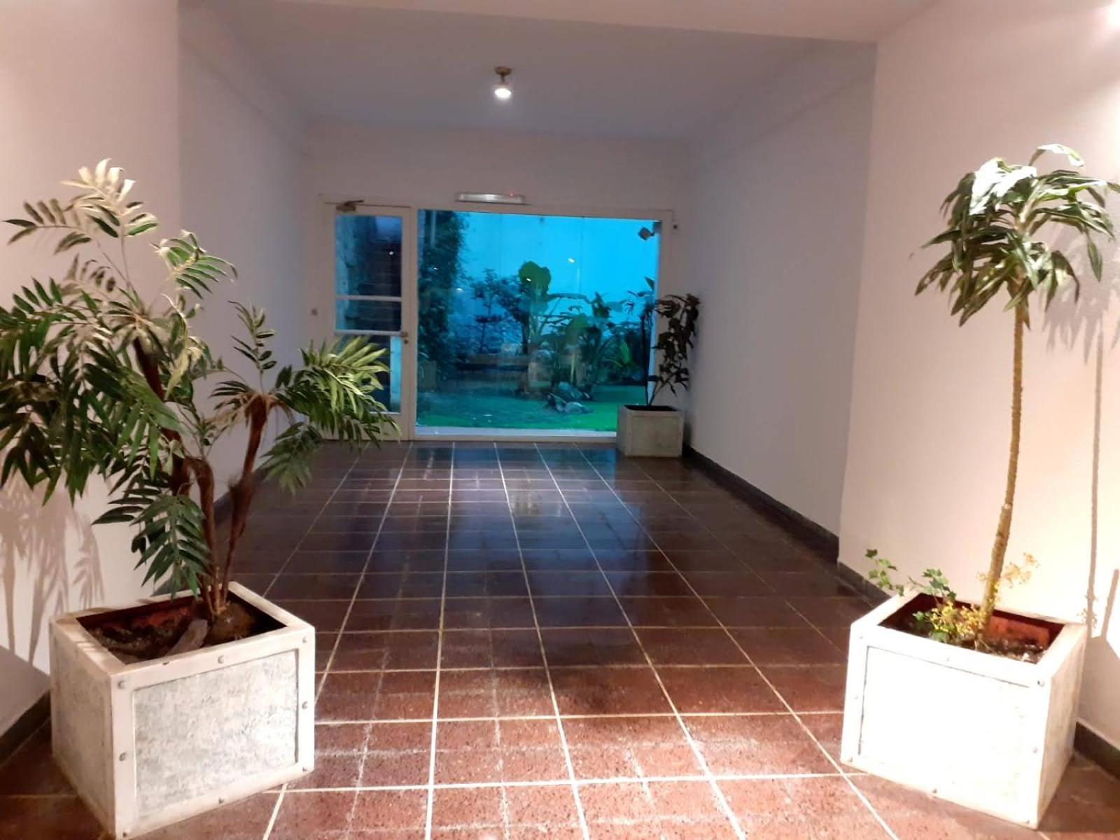Monoambiente muy amplio Plaza Colon