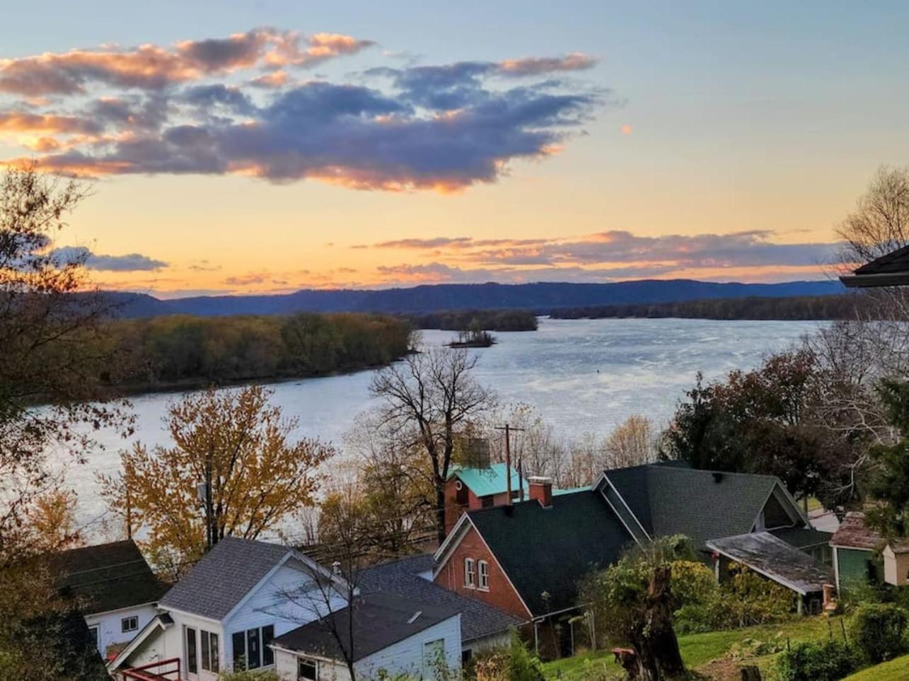 Riverview Apartment - River Road Historic Home view 4
