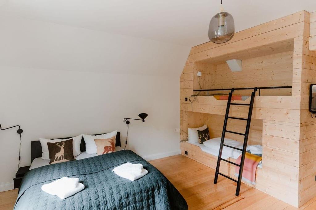 Haus Wanderlust - Zwei Ferienwohnungen in einem Haus für bis zu 13 Personen - naturnah, stilvoll eingerichtet - ideal für Familien und Gruppen
