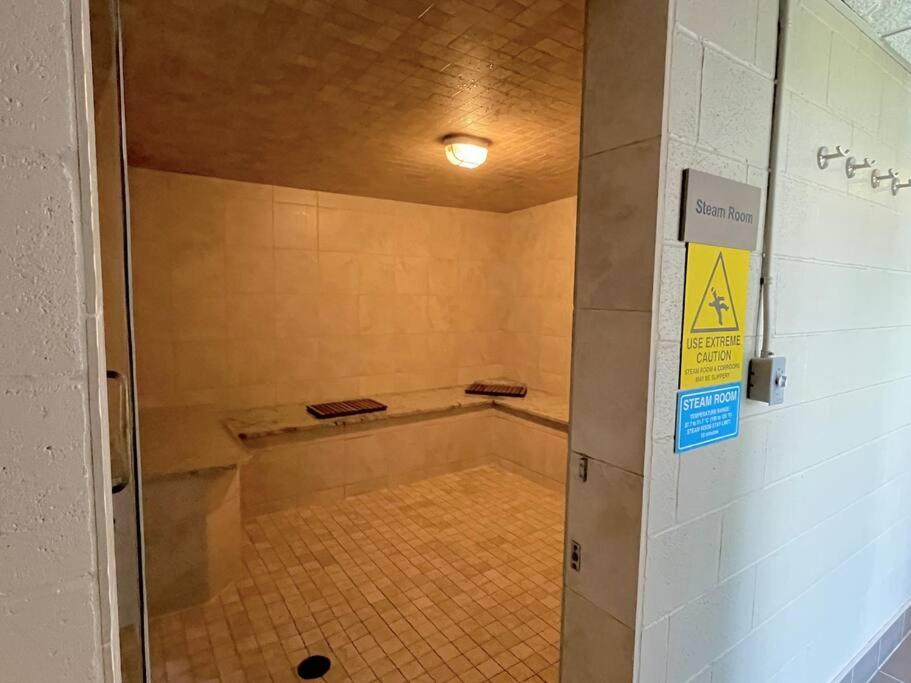 S105 Canmore Stay- Hot tub, stream rm, gym, parking Mtn Retreat