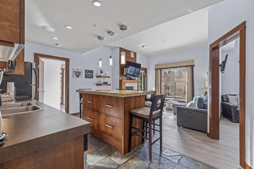 S105 Canmore Stay- Hot tub, stream rm, gym, parking Mtn Retreat