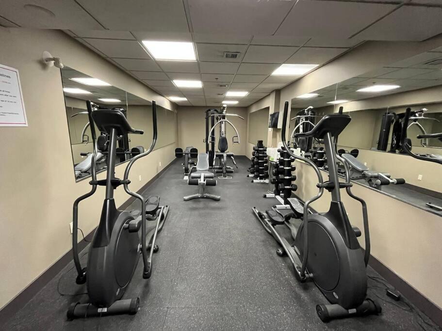 S105 Canmore Stay- Hot tub, stream rm, gym, parking Mtn Retreat