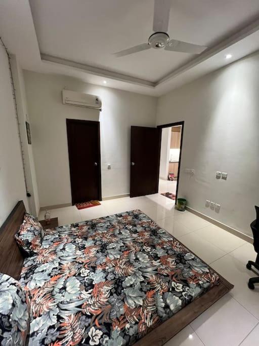 2BKH Apartment in DHA Lahore view 4
