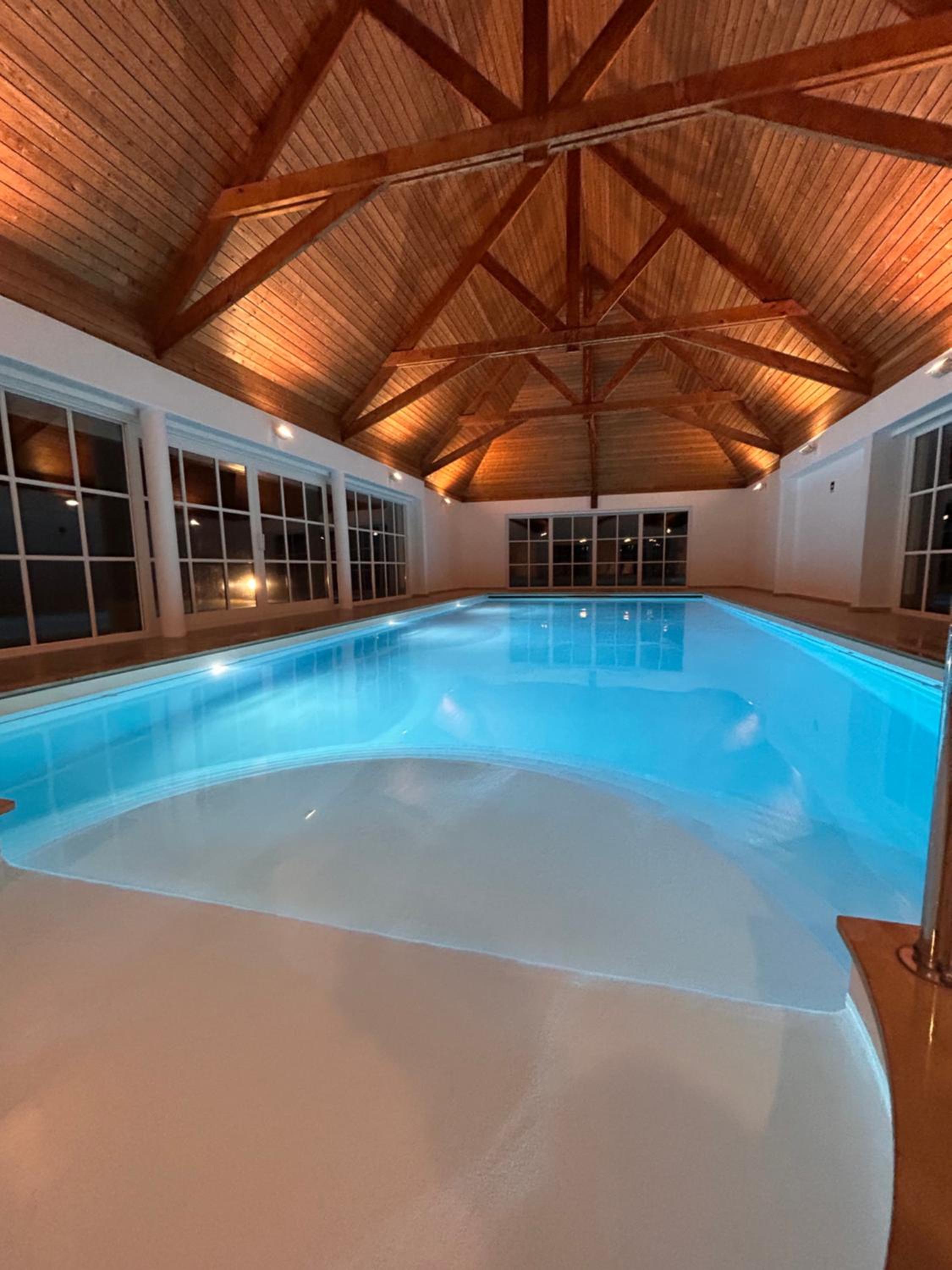 Luxury Appartment Tennis Gardens Zoute with heated swimming pool at 200m from the beach with 2 parking places