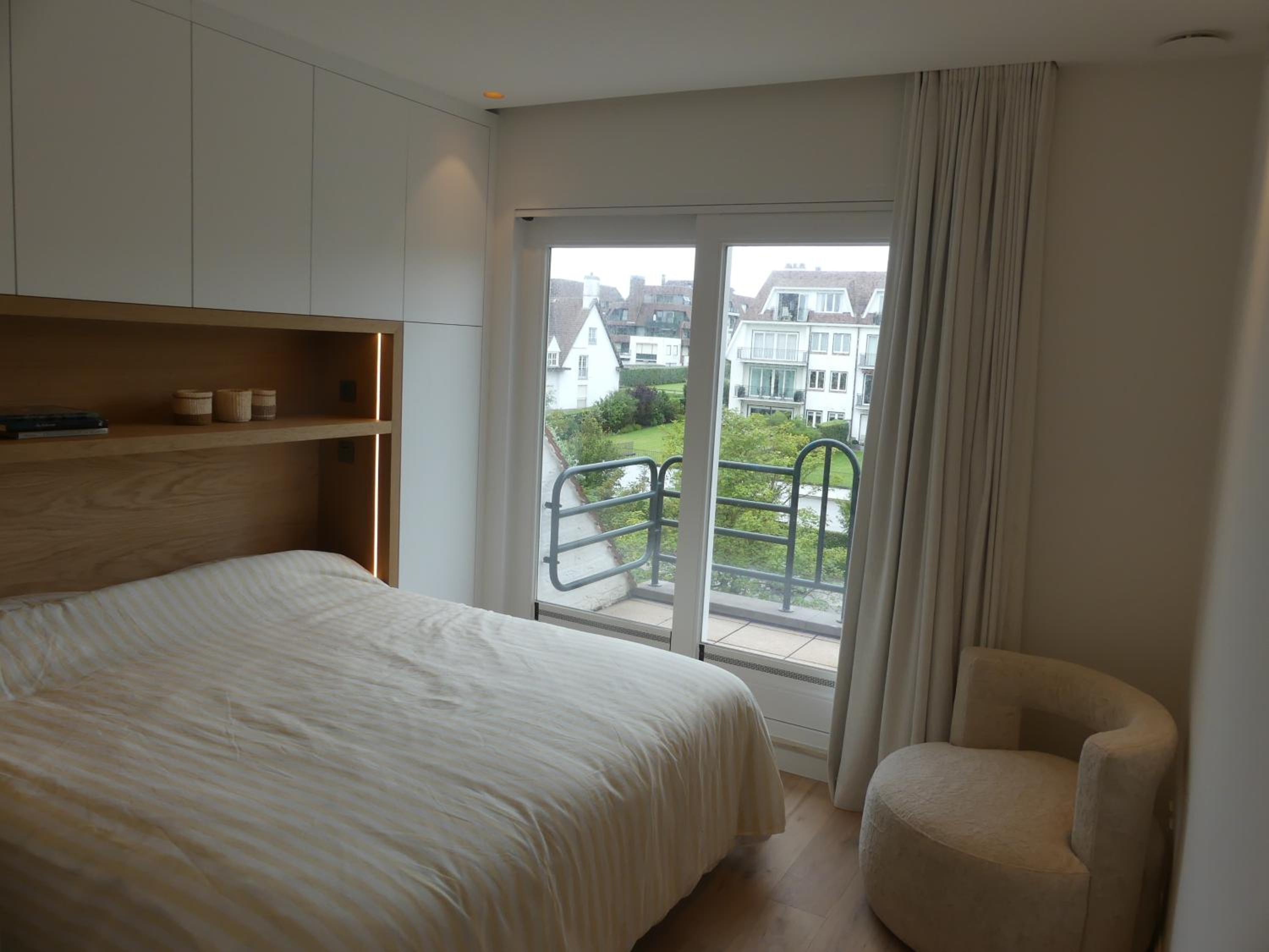Luxury Appartment Tennis Gardens Zoute with heated swimming pool at 200m from the beach with 2 parking places