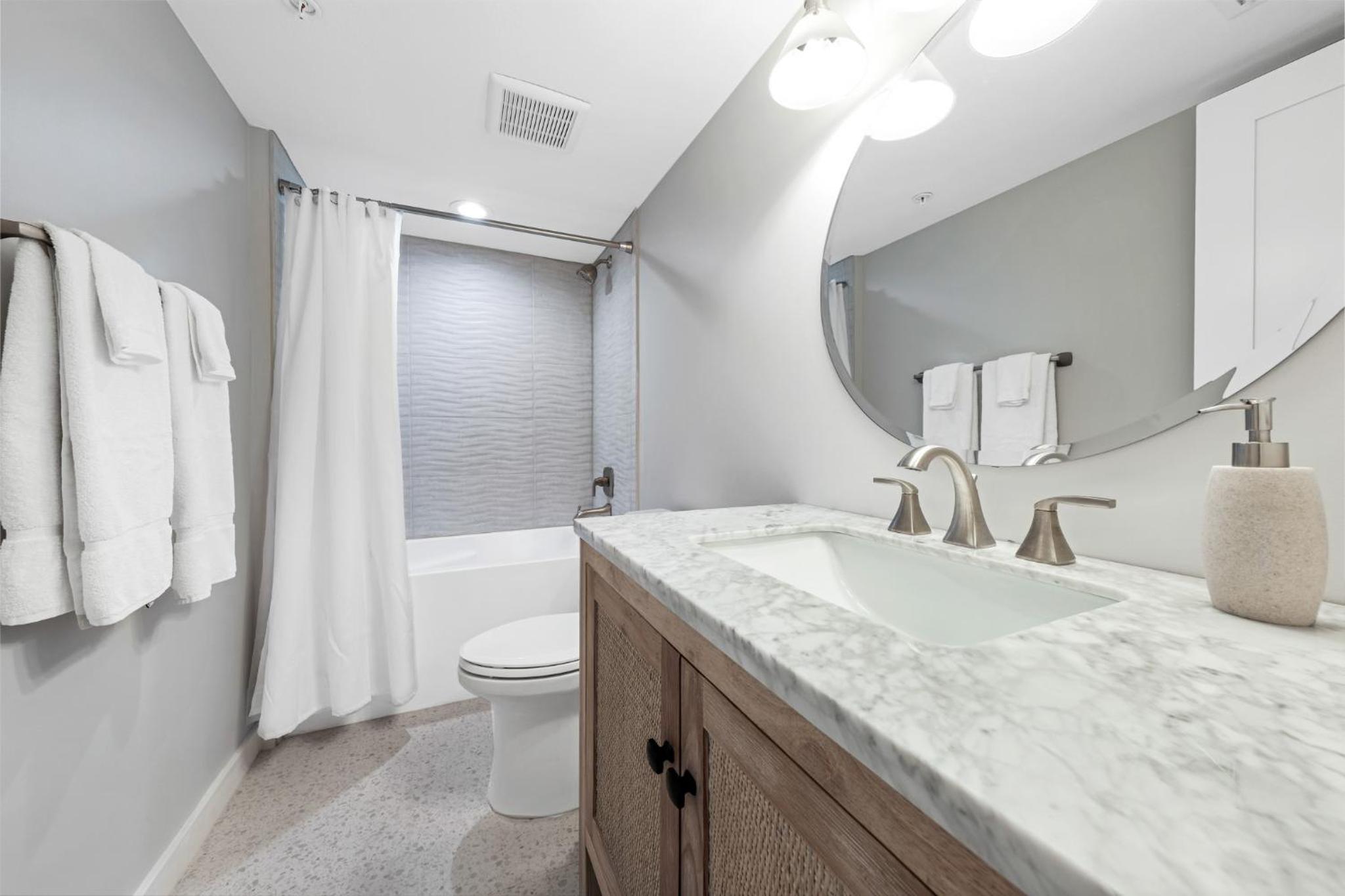 Direct Oceanfront Corner Condo, No-Drive New Smyrna Beach, Large Southern Facing Balcony