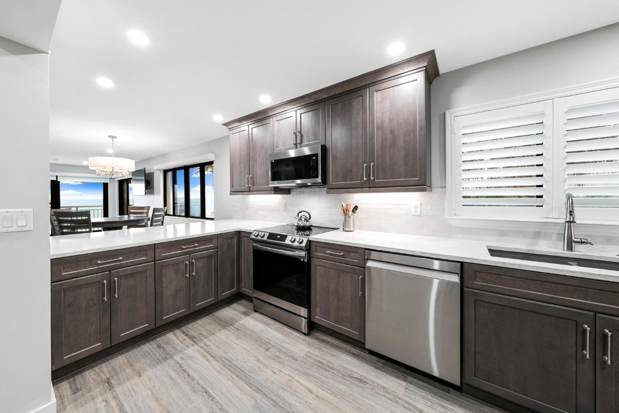 Direct Oceanfront Corner Condo, No-Drive New Smyrna Beach, Large Southern Facing Balcony