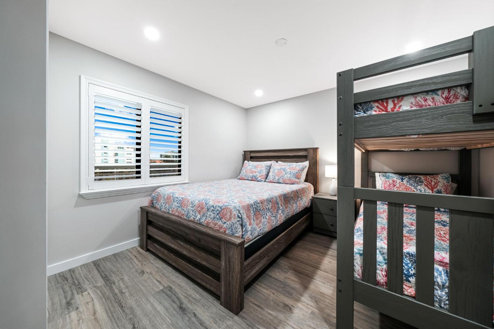 Direct Oceanfront Corner Condo, No-Drive New Smyrna Beach, Large Southern Facing Balcony