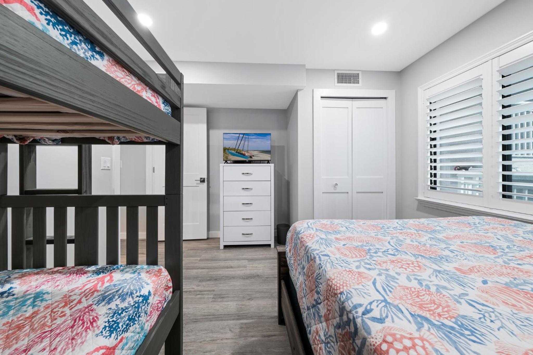 Direct Oceanfront Corner Condo, No-Drive New Smyrna Beach, Large Southern Facing Balcony
