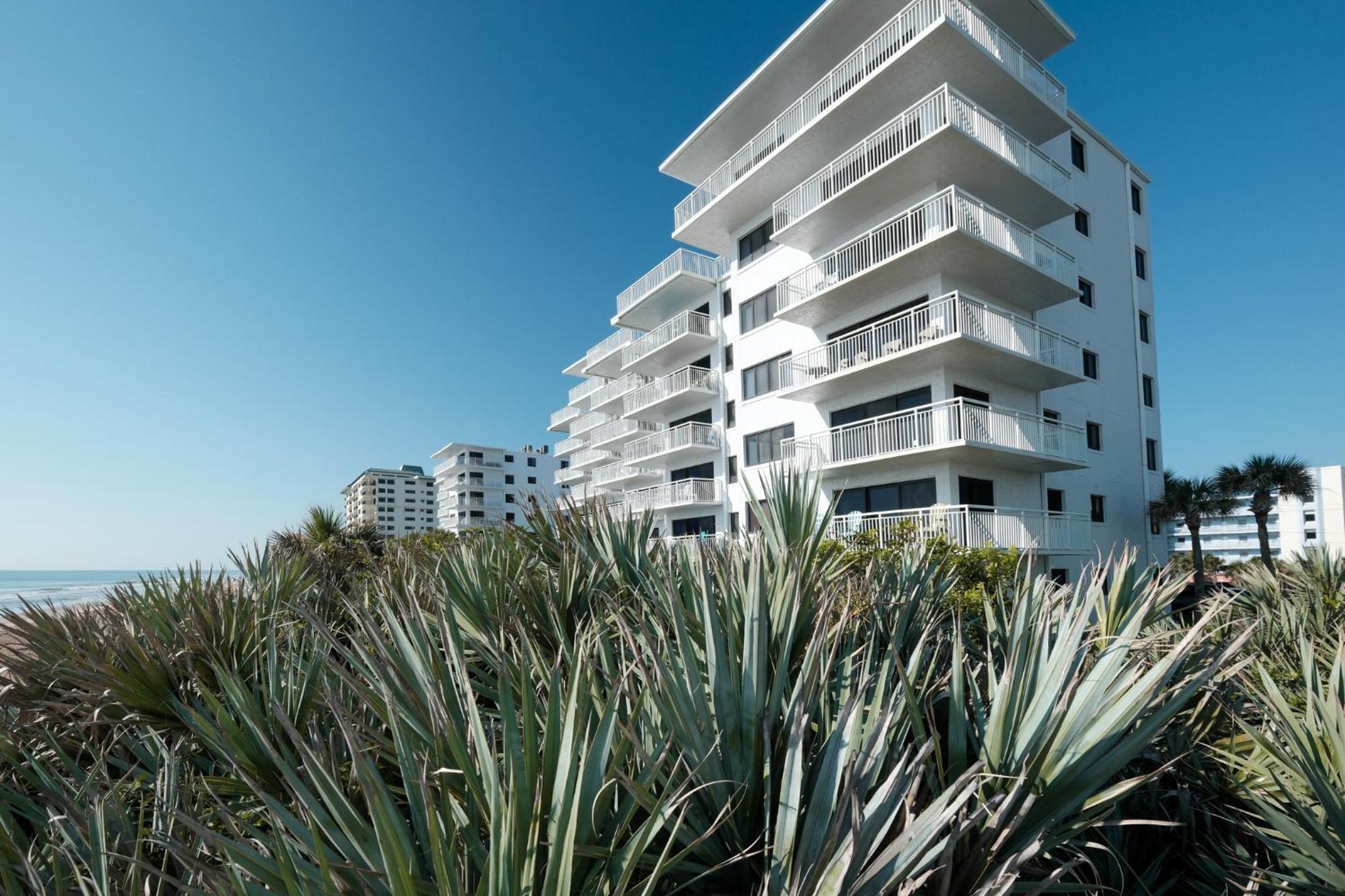 Direct Oceanfront Corner Condo, No-Drive New Smyrna Beach, Large Southern Facing Balcony