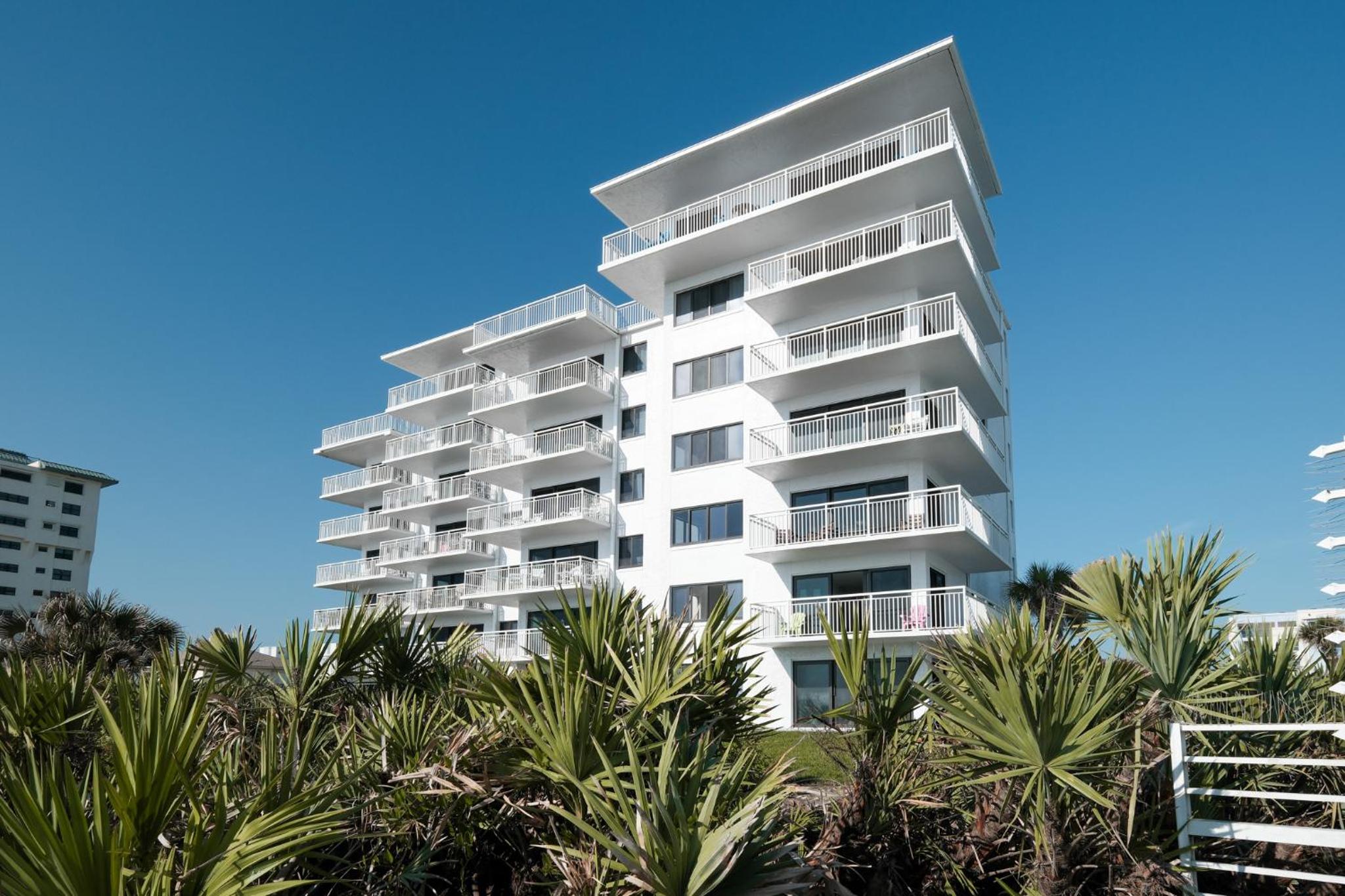 Direct Oceanfront Corner Condo, No-Drive New Smyrna Beach, Large Southern Facing Balcony