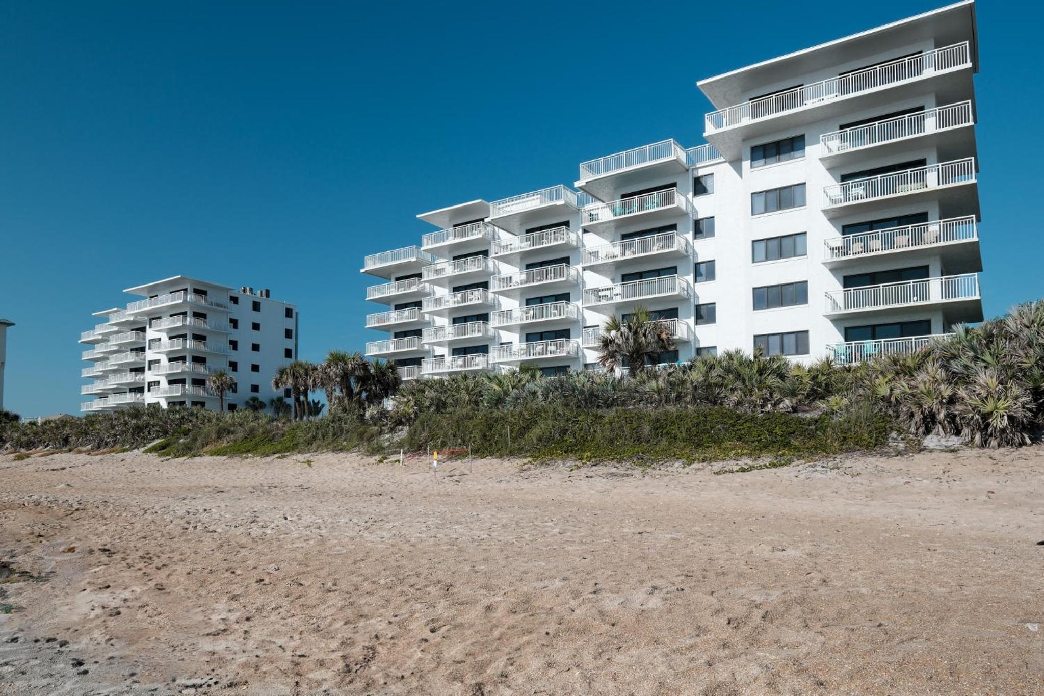 Direct Oceanfront Corner Condo, No-Drive New Smyrna Beach, Large Southern Facing Balcony