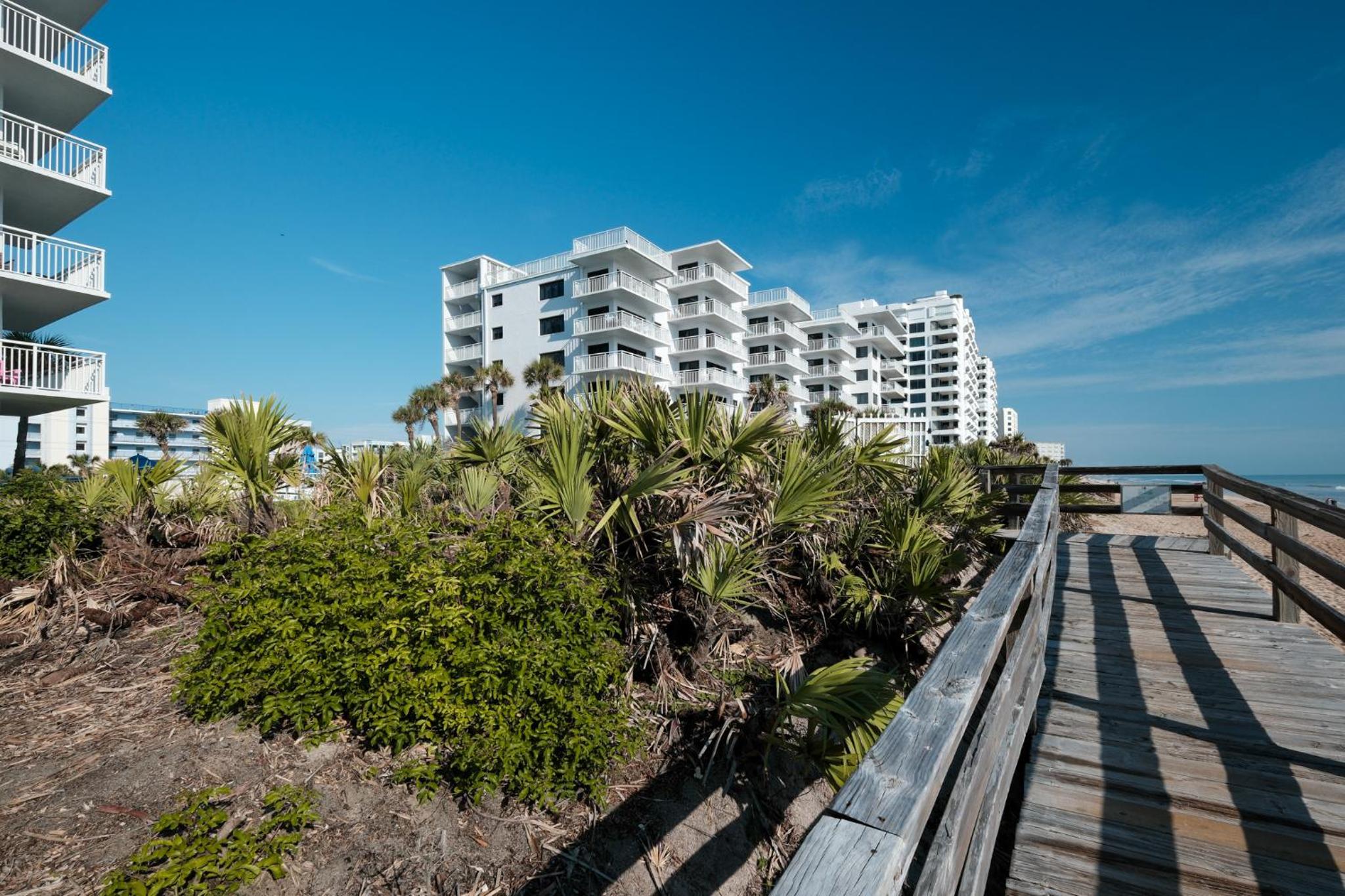 Direct Oceanfront Corner Condo, No-Drive New Smyrna Beach, Large Southern Facing Balcony