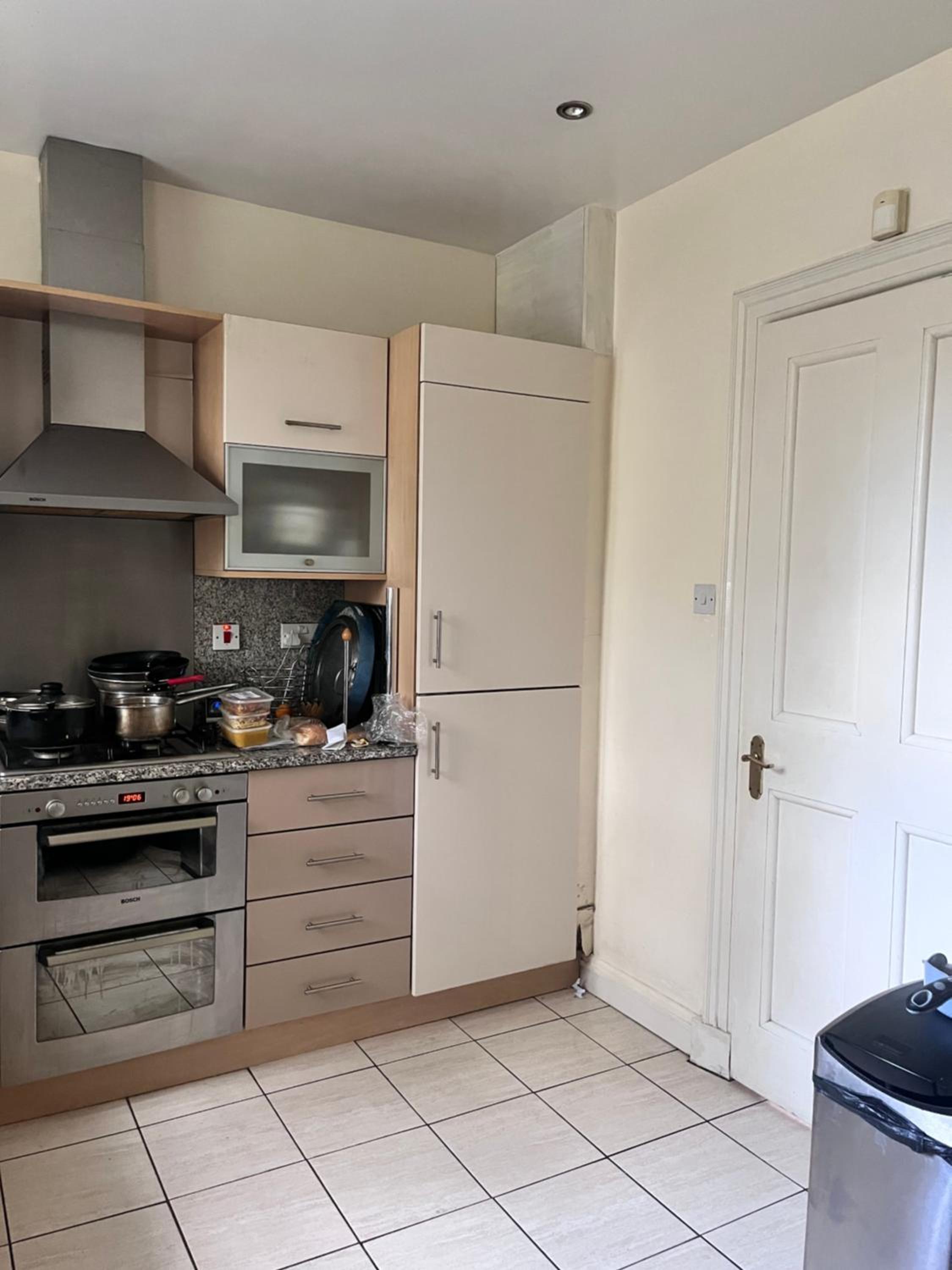 Private Room in Charming Detached House in Newington