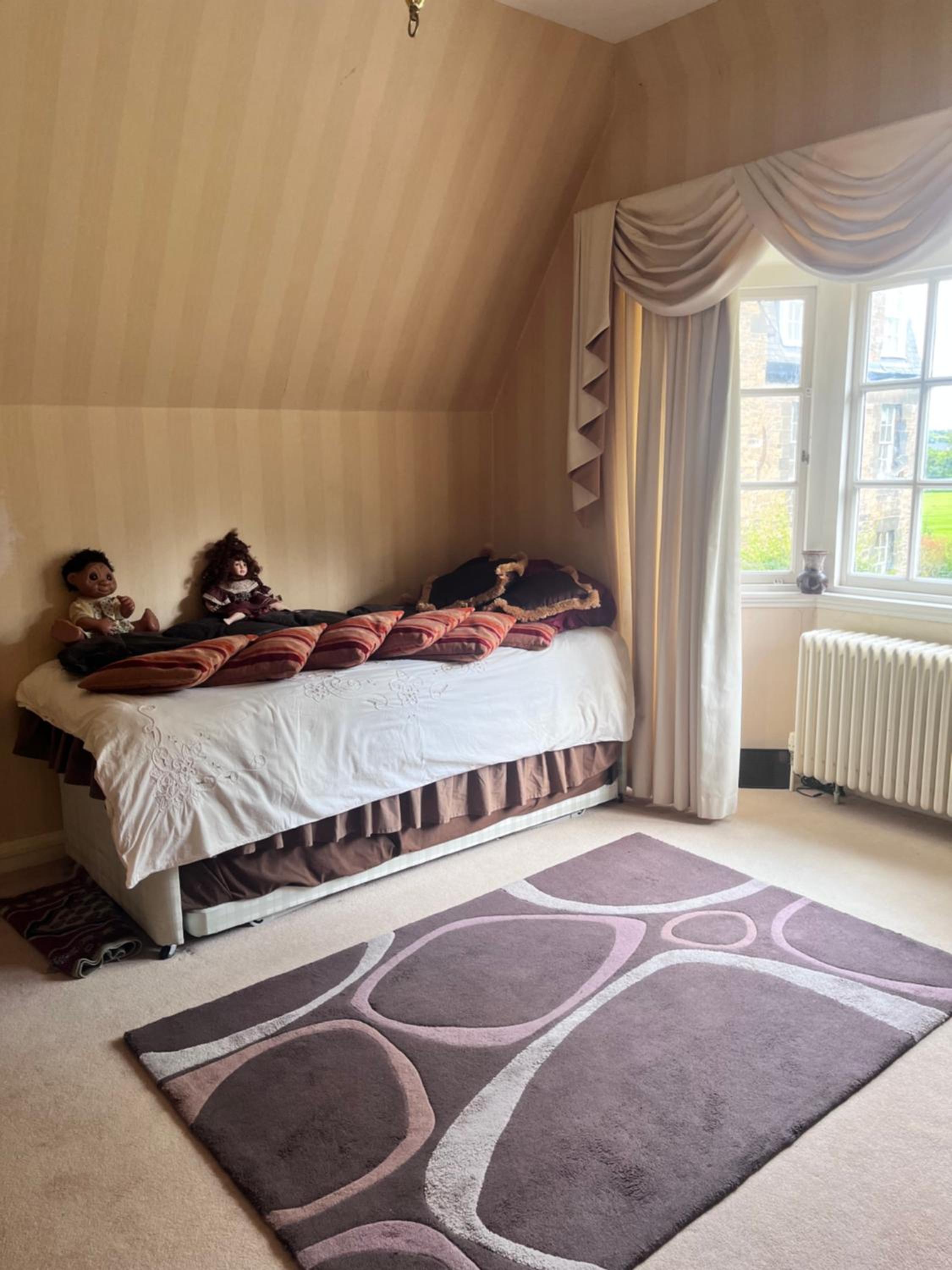 Private Room in Charming Detached House in Newington
