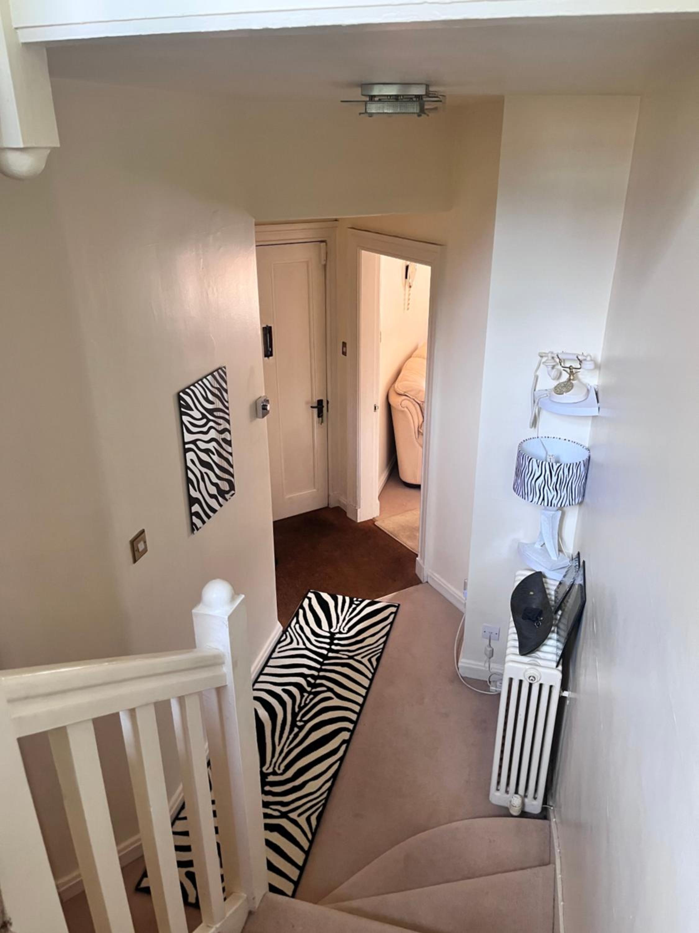 Private Room in Charming Detached House in Newington
