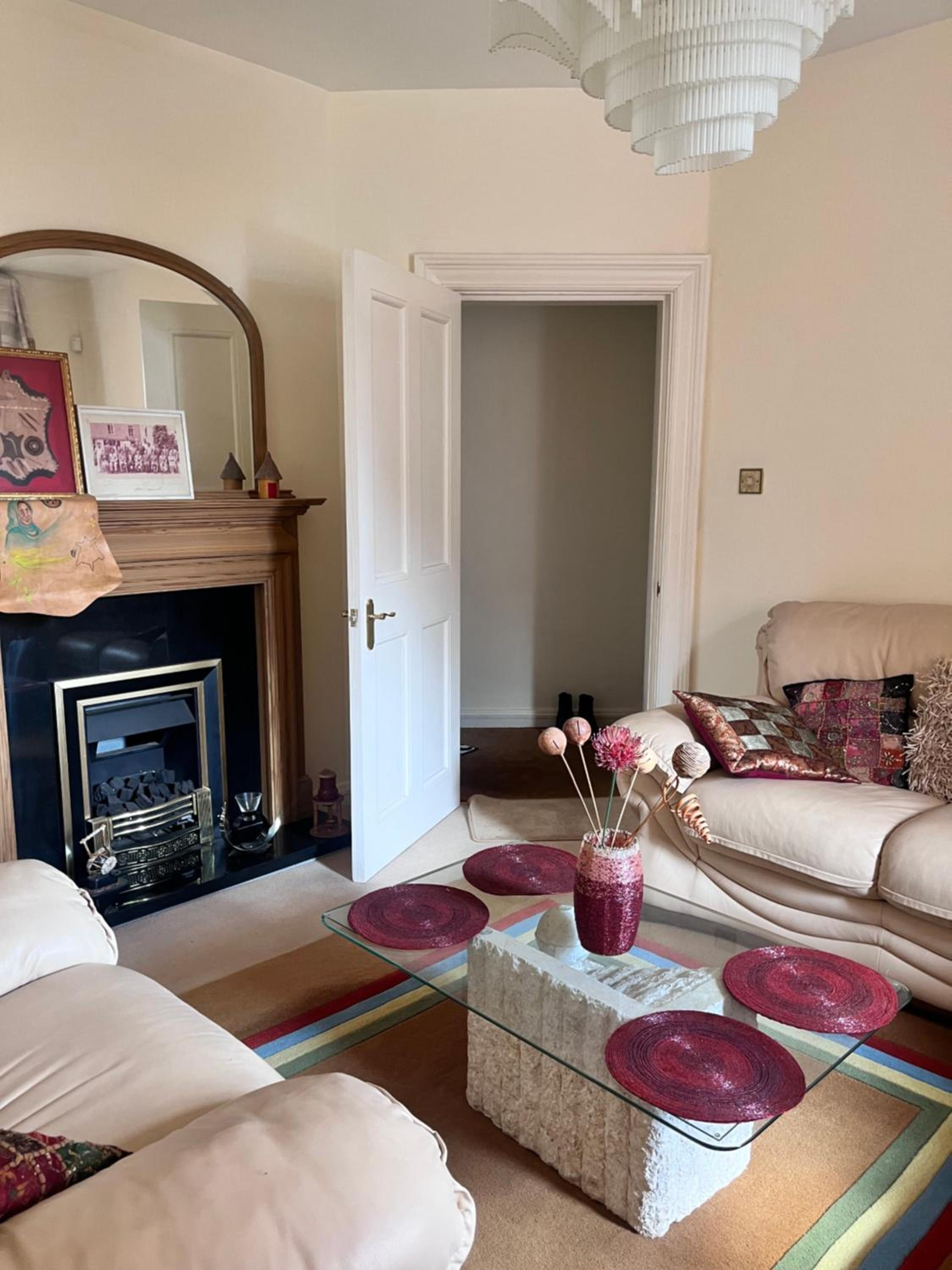 Private Room in Charming Detached House in Newington