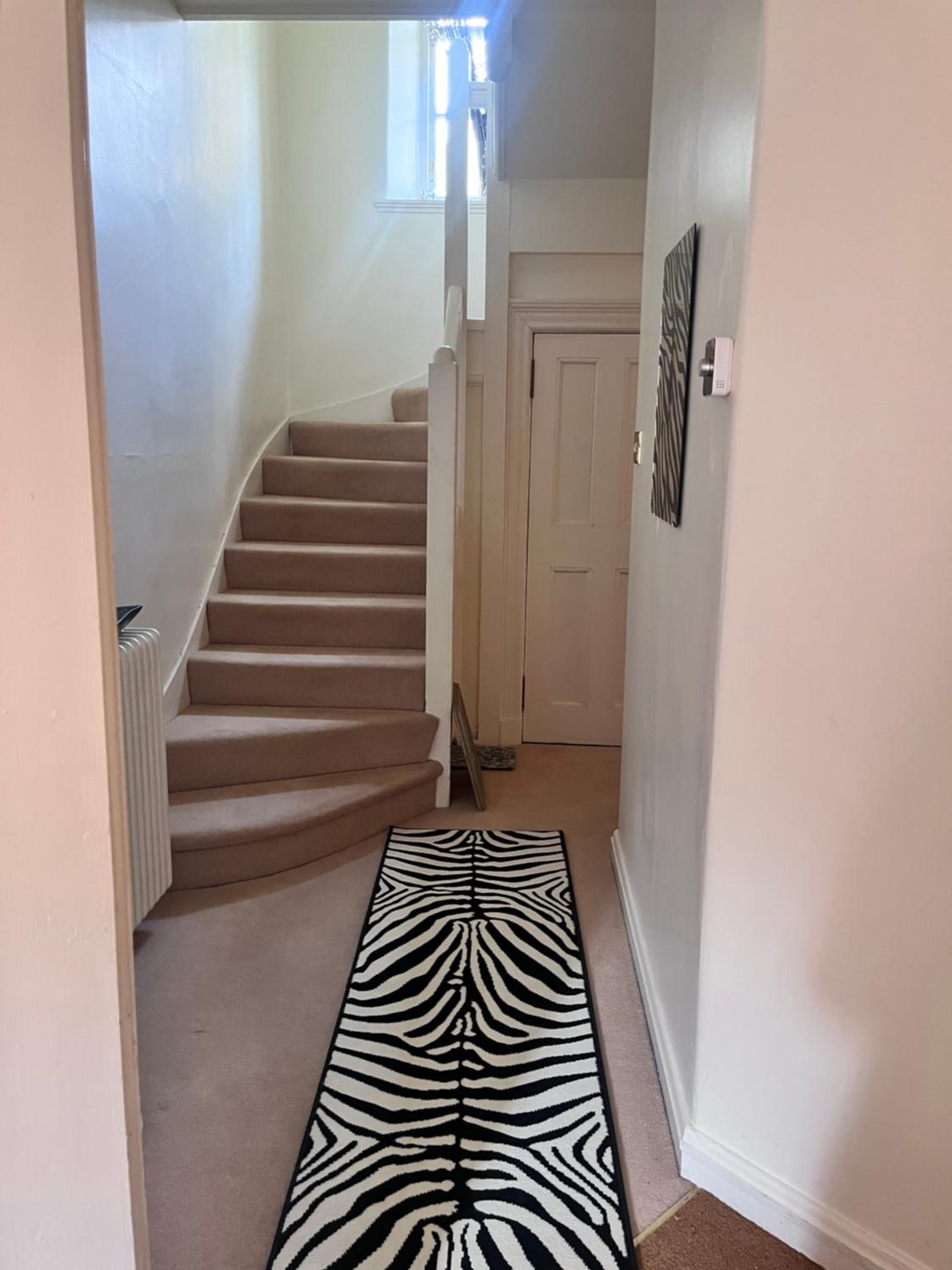 Private Room in Charming Detached House in Newington photo 4