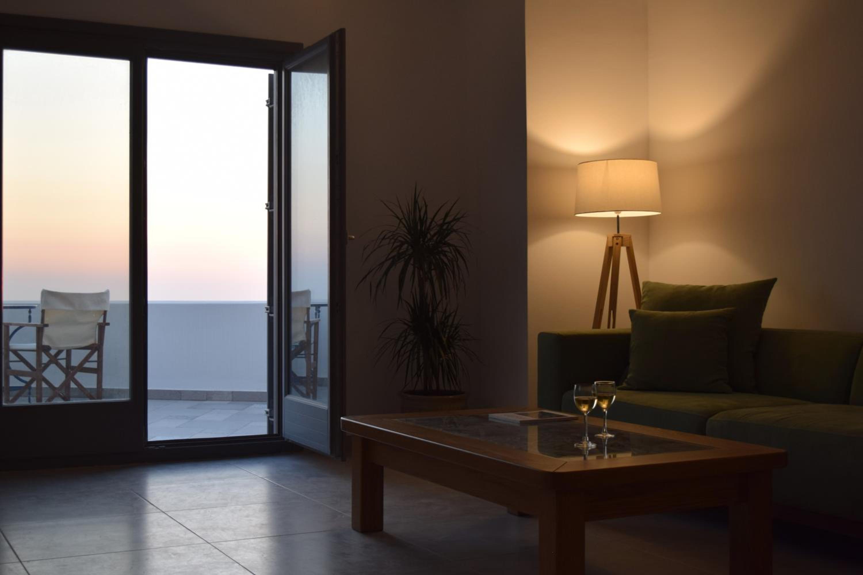 White Ibex - Romantic Vineyard Hideaway with Sea & Sunset Views