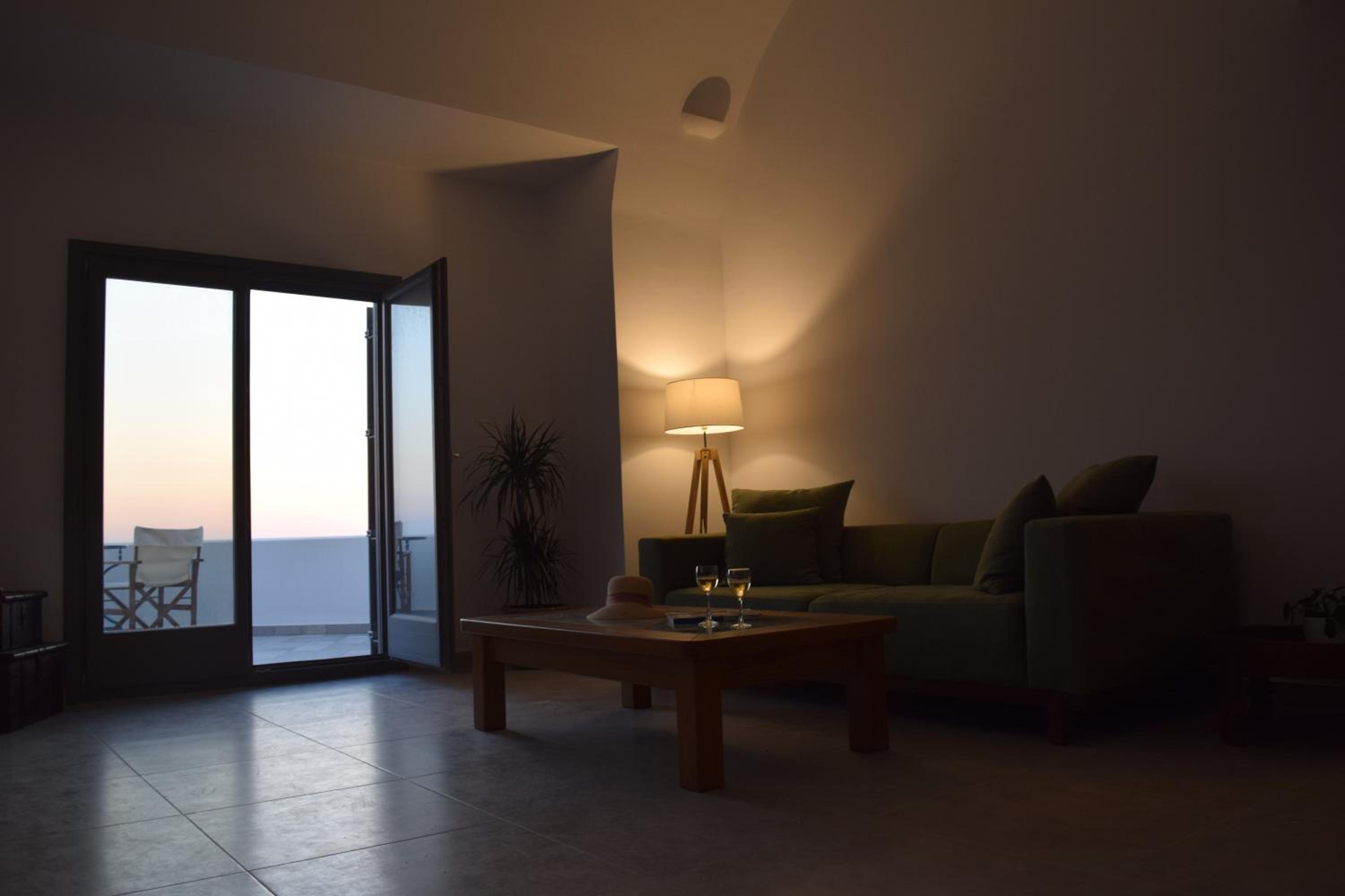 White Ibex - Romantic Vineyard Hideaway with Sea & Sunset Views