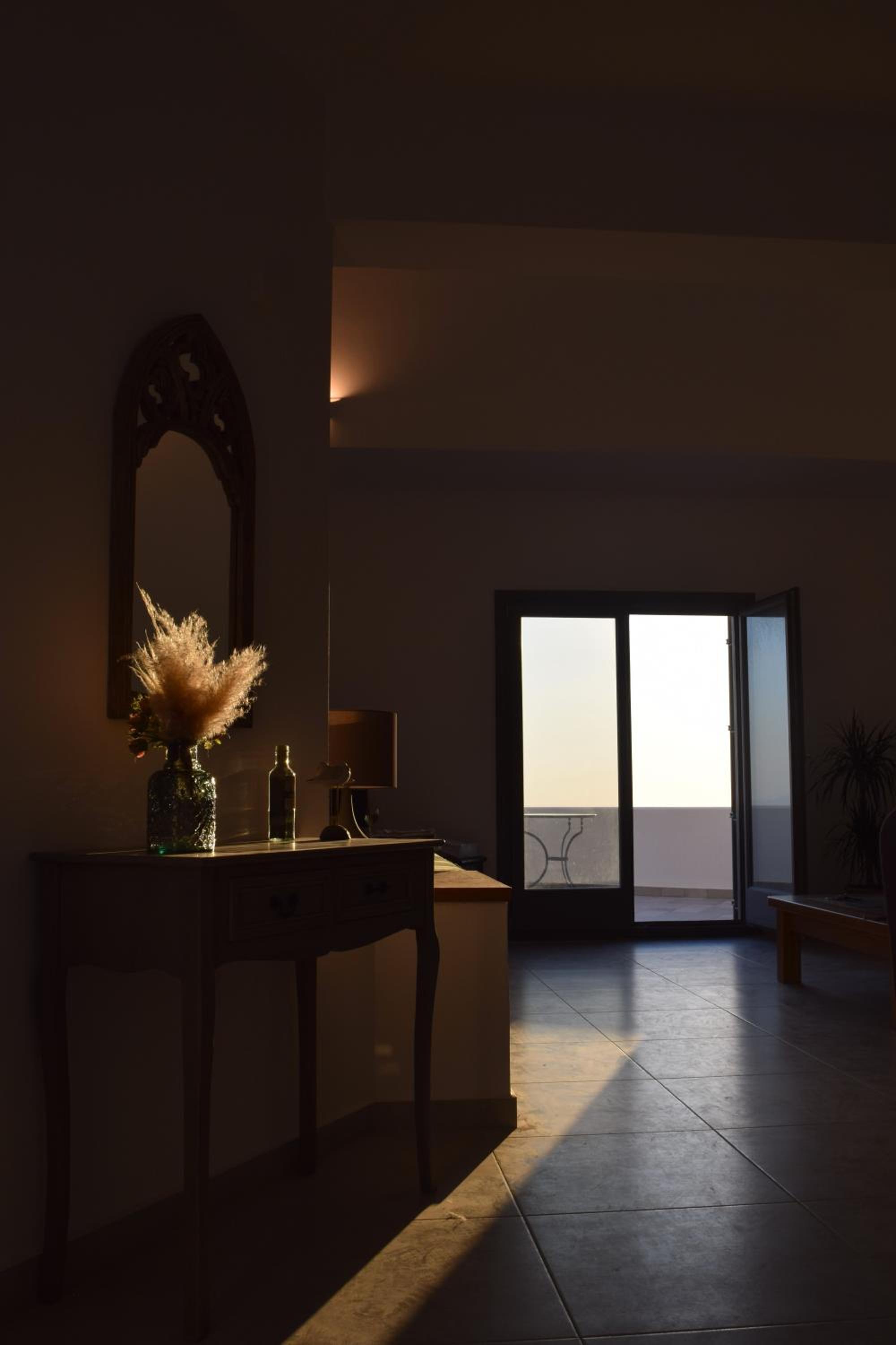 White Ibex - Romantic Vineyard Hideaway with Sea & Sunset Views