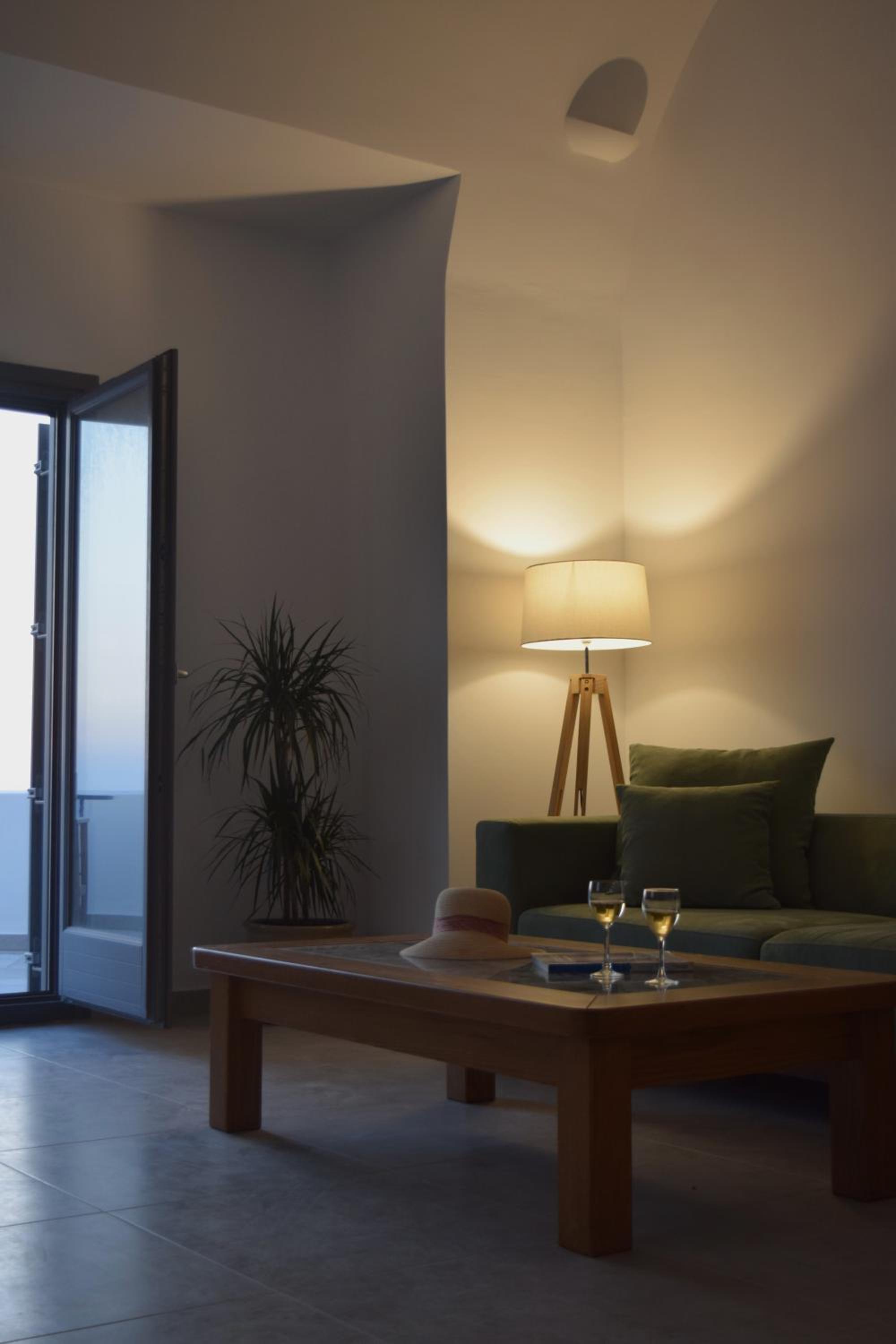 White Ibex - Romantic Vineyard Hideaway with Sea & Sunset Views