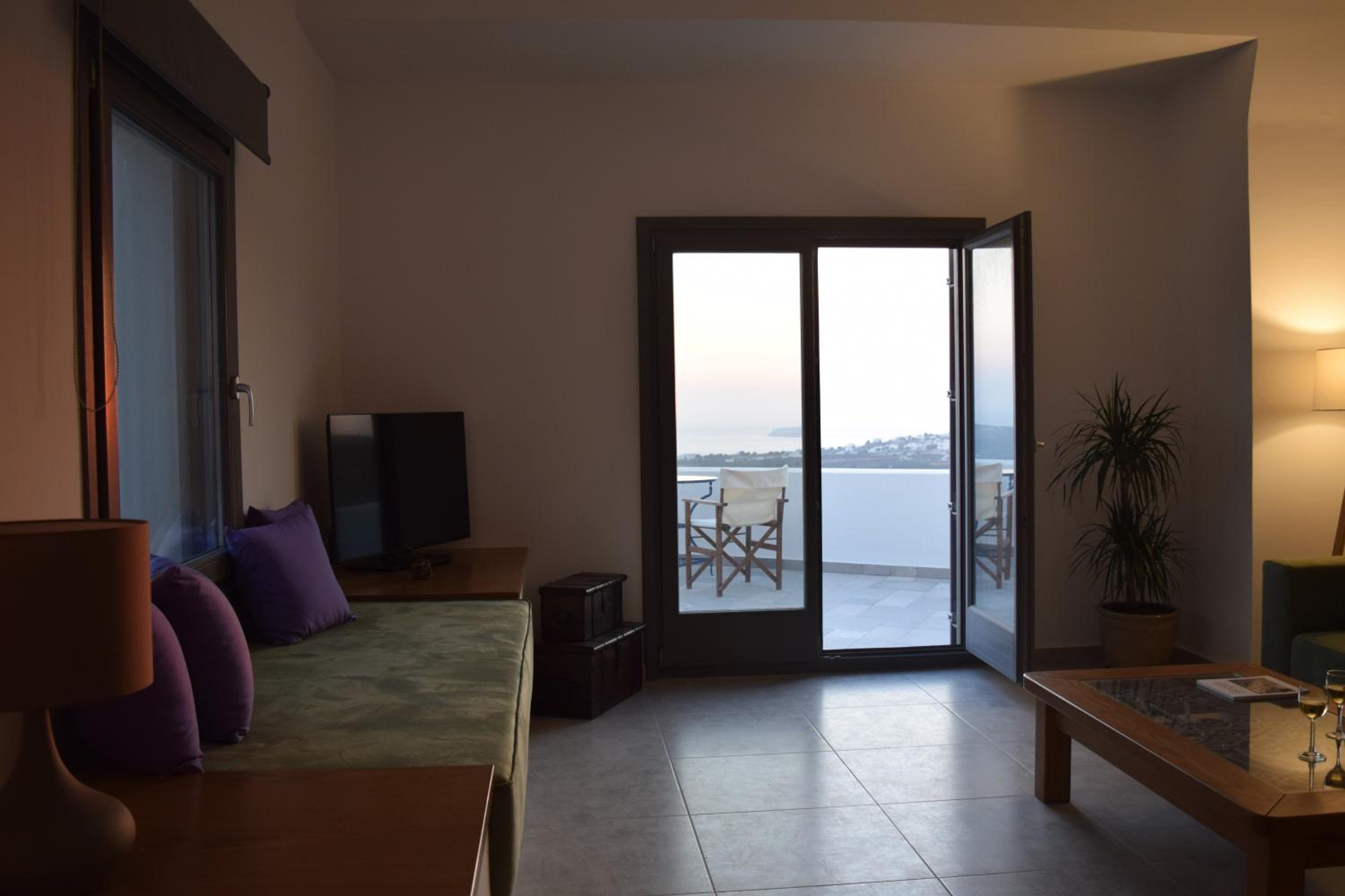 White Ibex - Romantic Vineyard Hideaway with Sea & Sunset Views