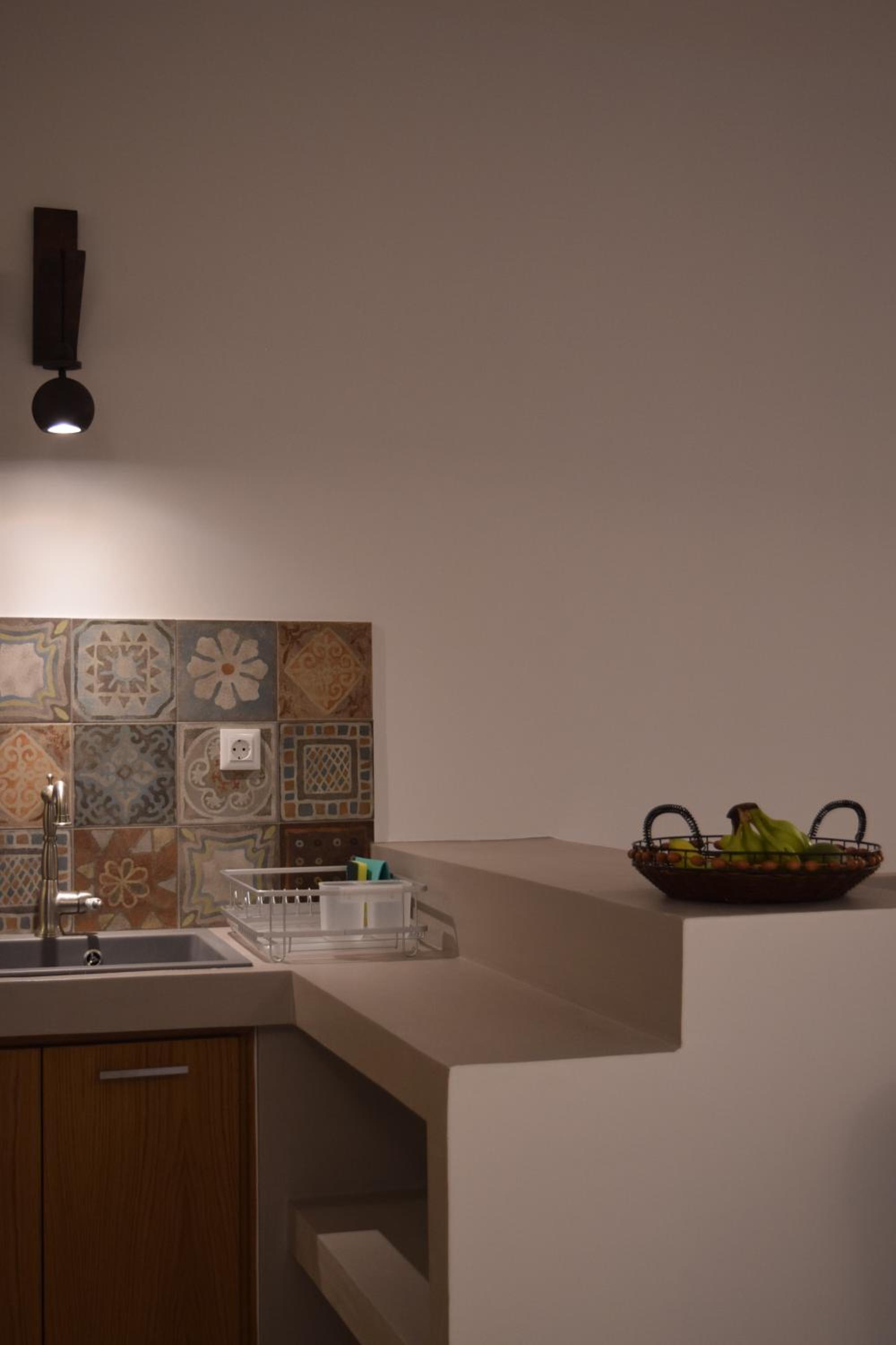 White Ibex - Romantic Vineyard Hideaway with Sea & Sunset Views