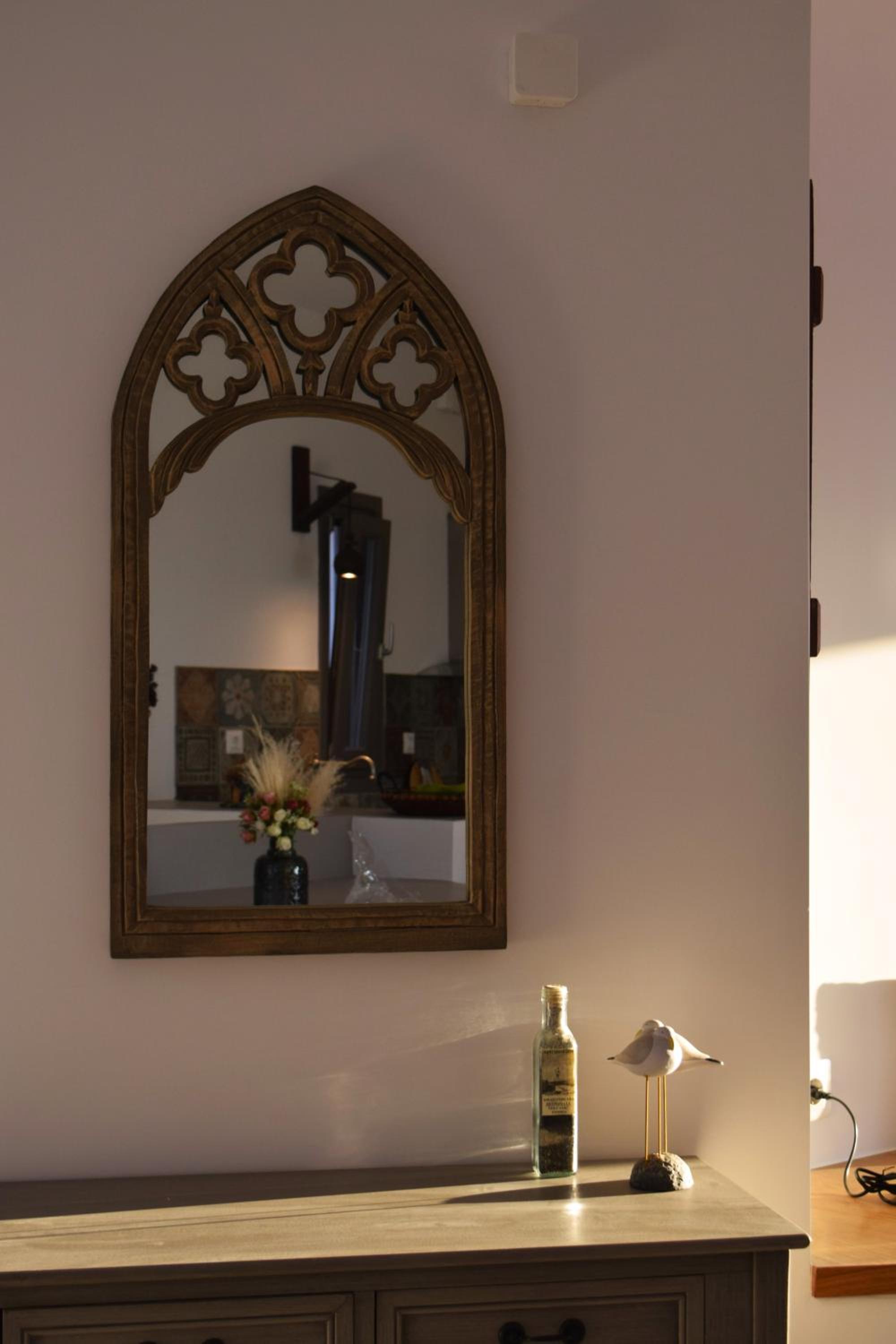 White Ibex - Romantic Vineyard Hideaway with Sea & Sunset Views