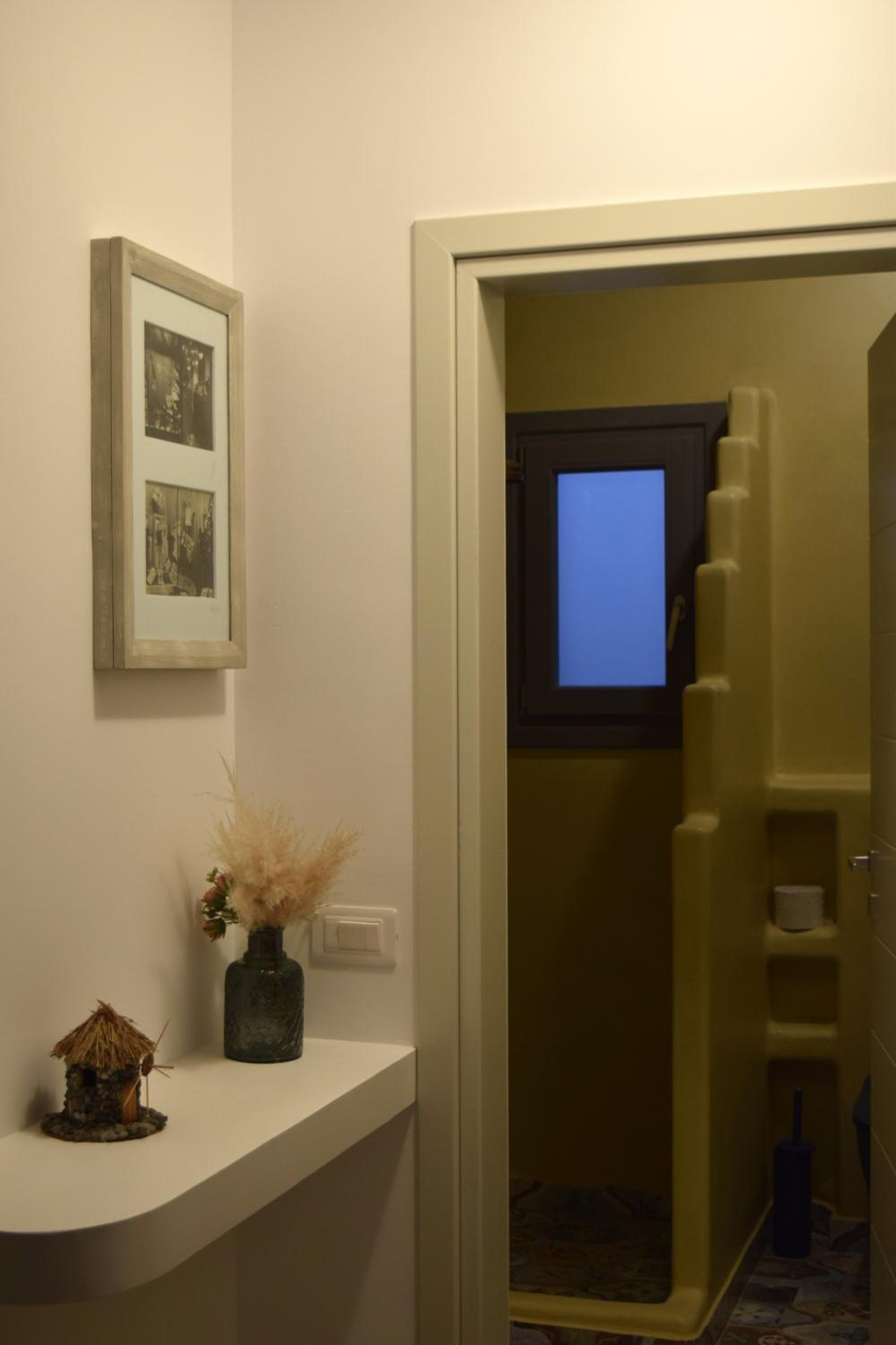 White Ibex - Romantic Vineyard Hideaway with Sea & Sunset Views