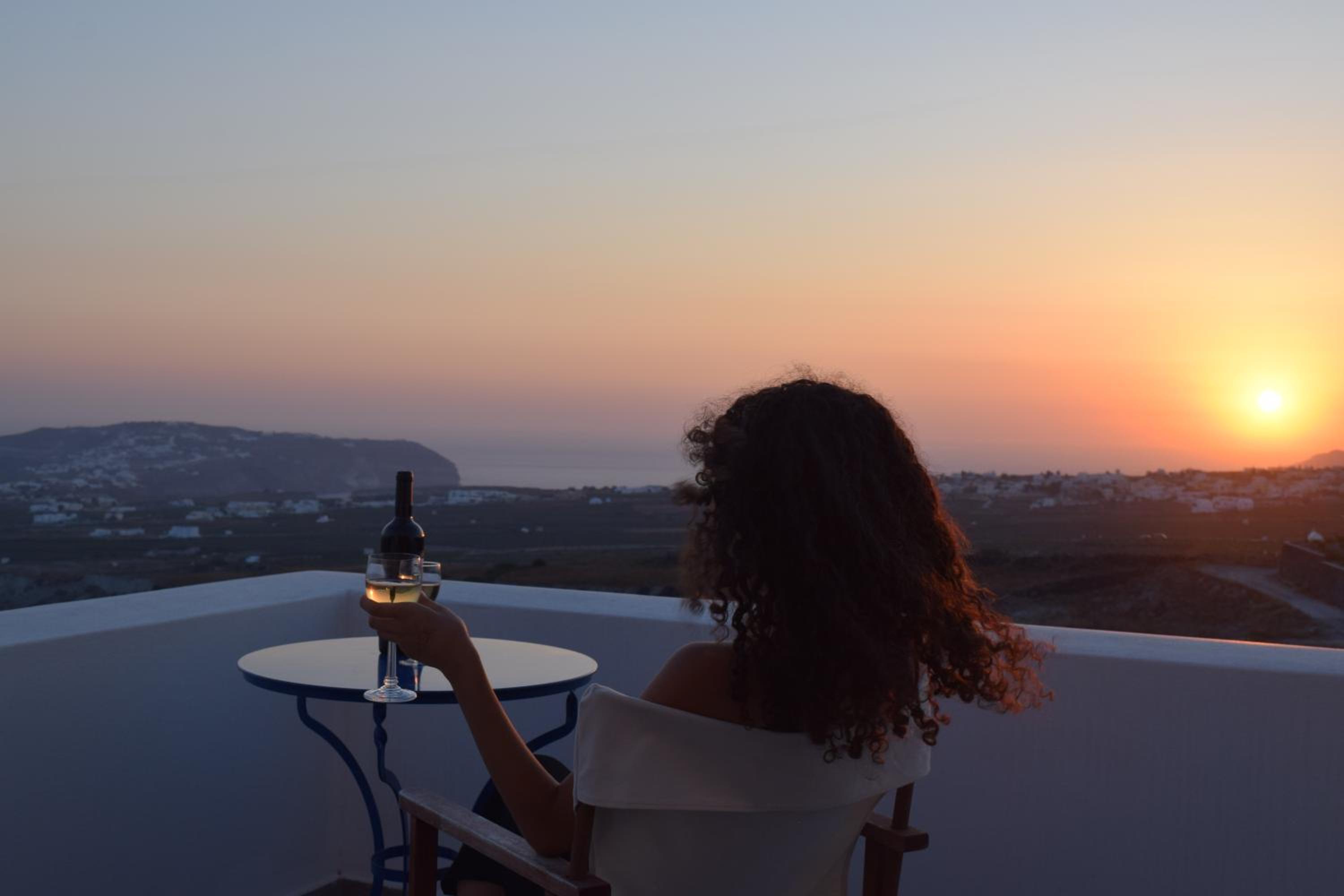 White Ibex - Romantic Vineyard Hideaway with Sea & Sunset Views