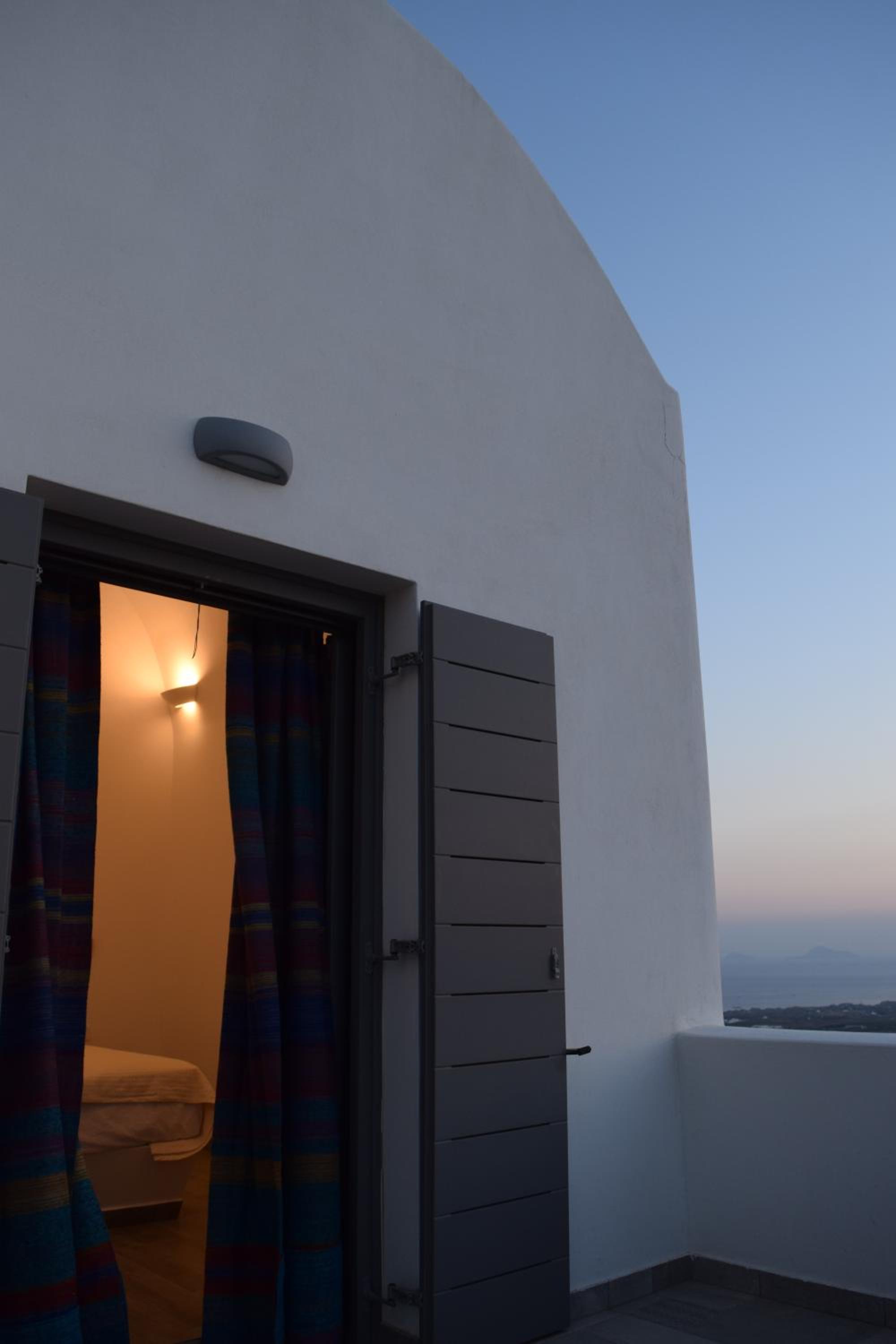 White Ibex - Romantic Vineyard Hideaway with Sea & Sunset Views
