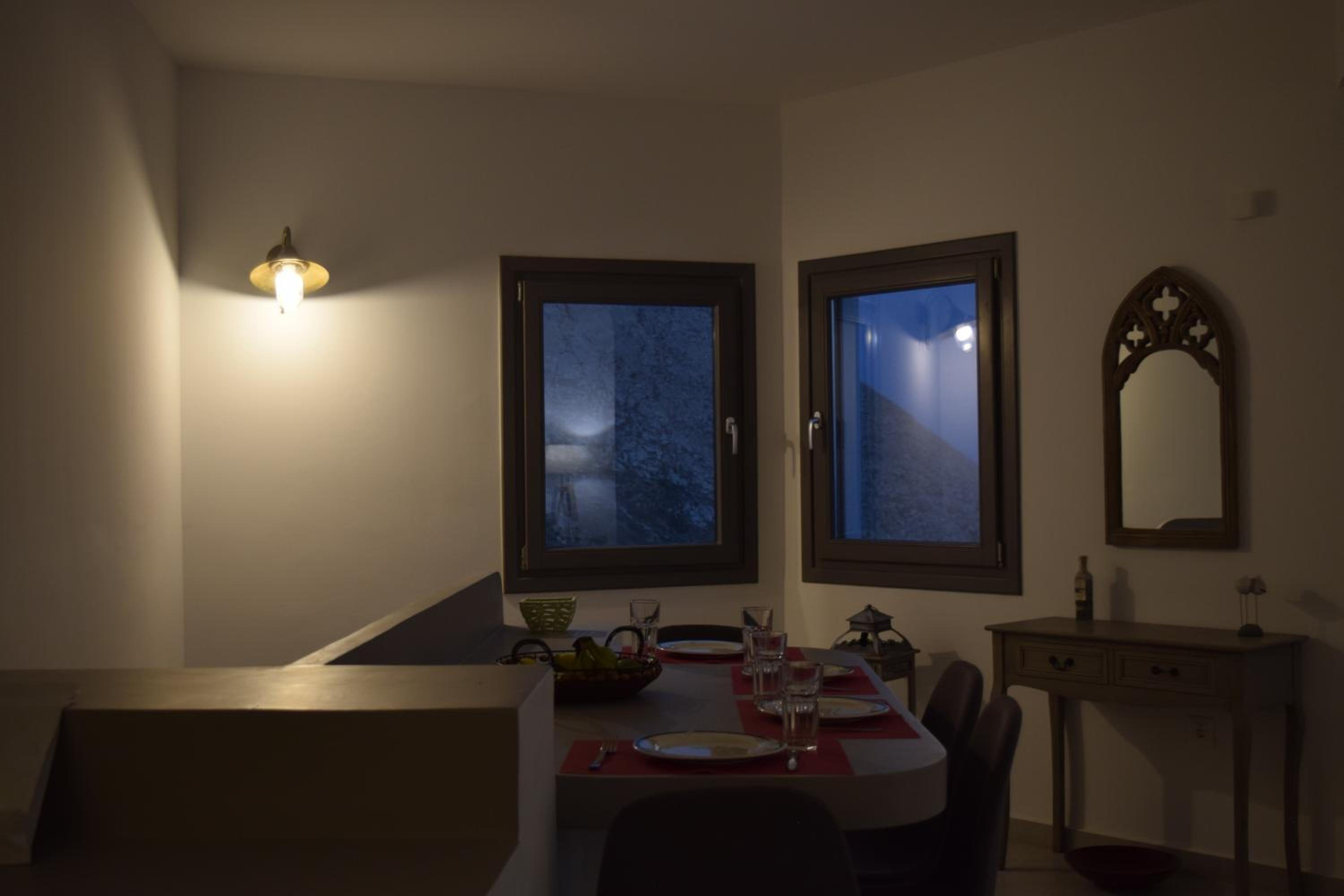 White Ibex - Romantic Vineyard Hideaway with Sea & Sunset Views