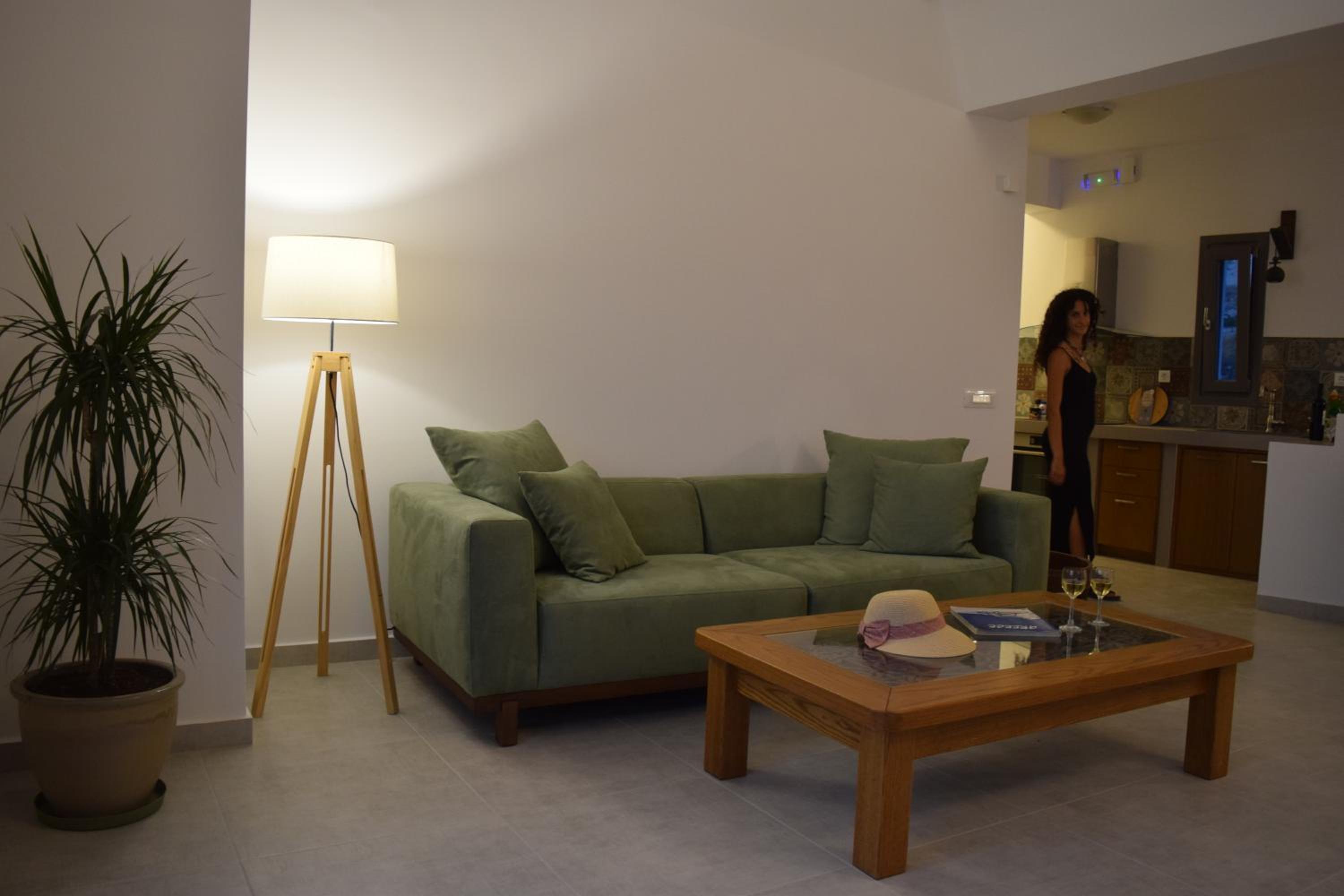 White Ibex - Romantic Vineyard Hideaway with Sea & Sunset Views