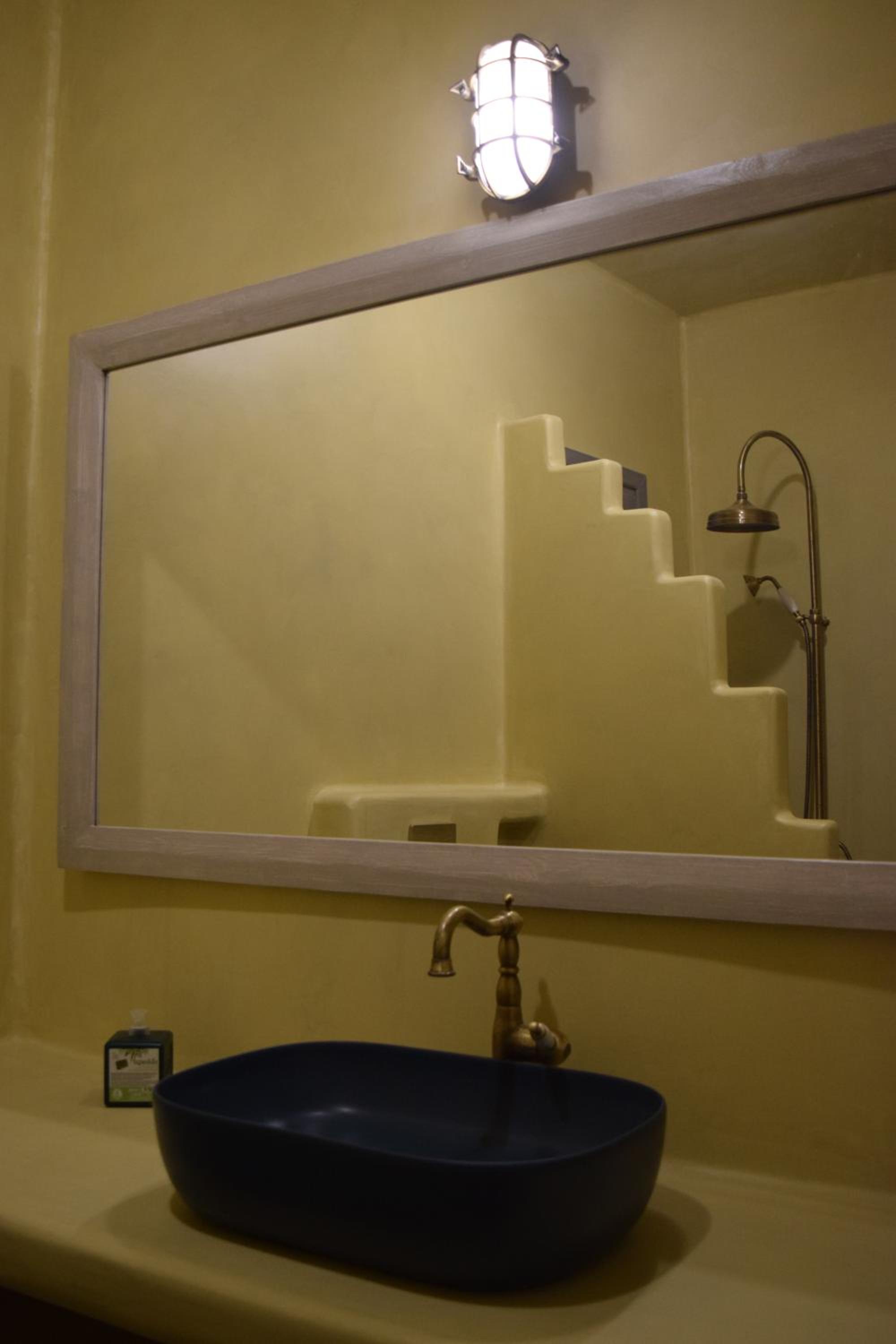 White Ibex - Romantic Vineyard Hideaway with Sea & Sunset Views