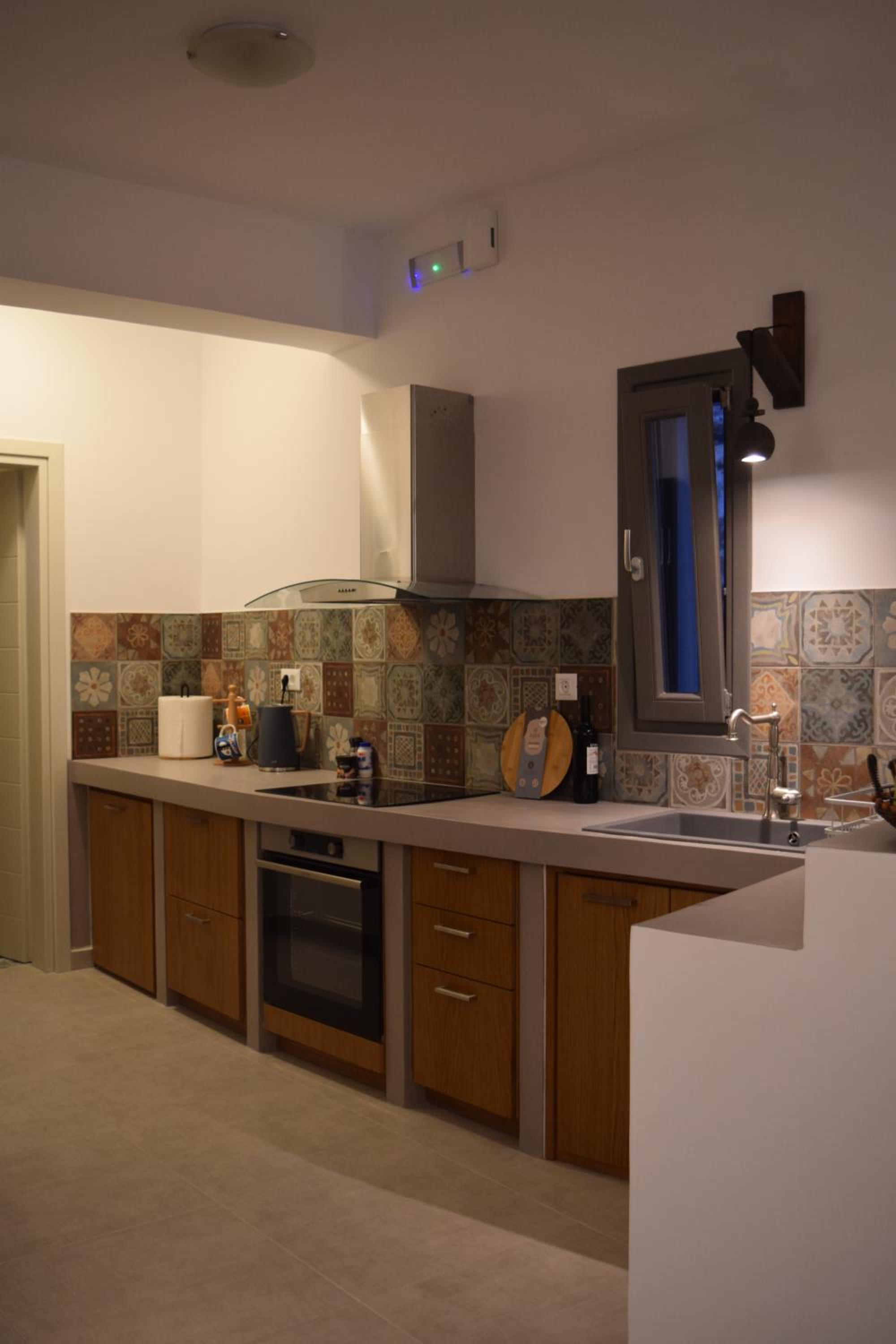 White Ibex - Romantic Vineyard Hideaway with Sea & Sunset Views